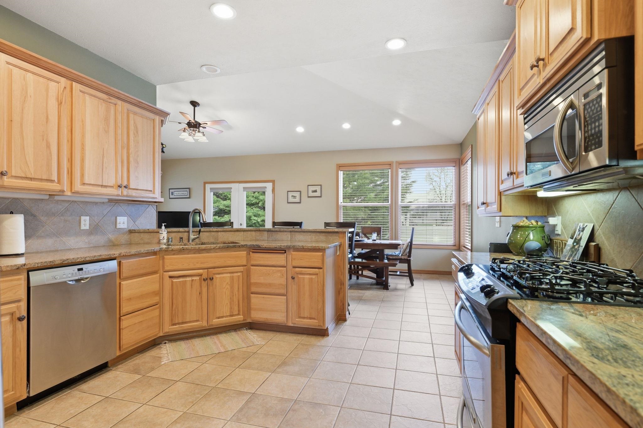 1314 W Chaucer Ave - Photo 3