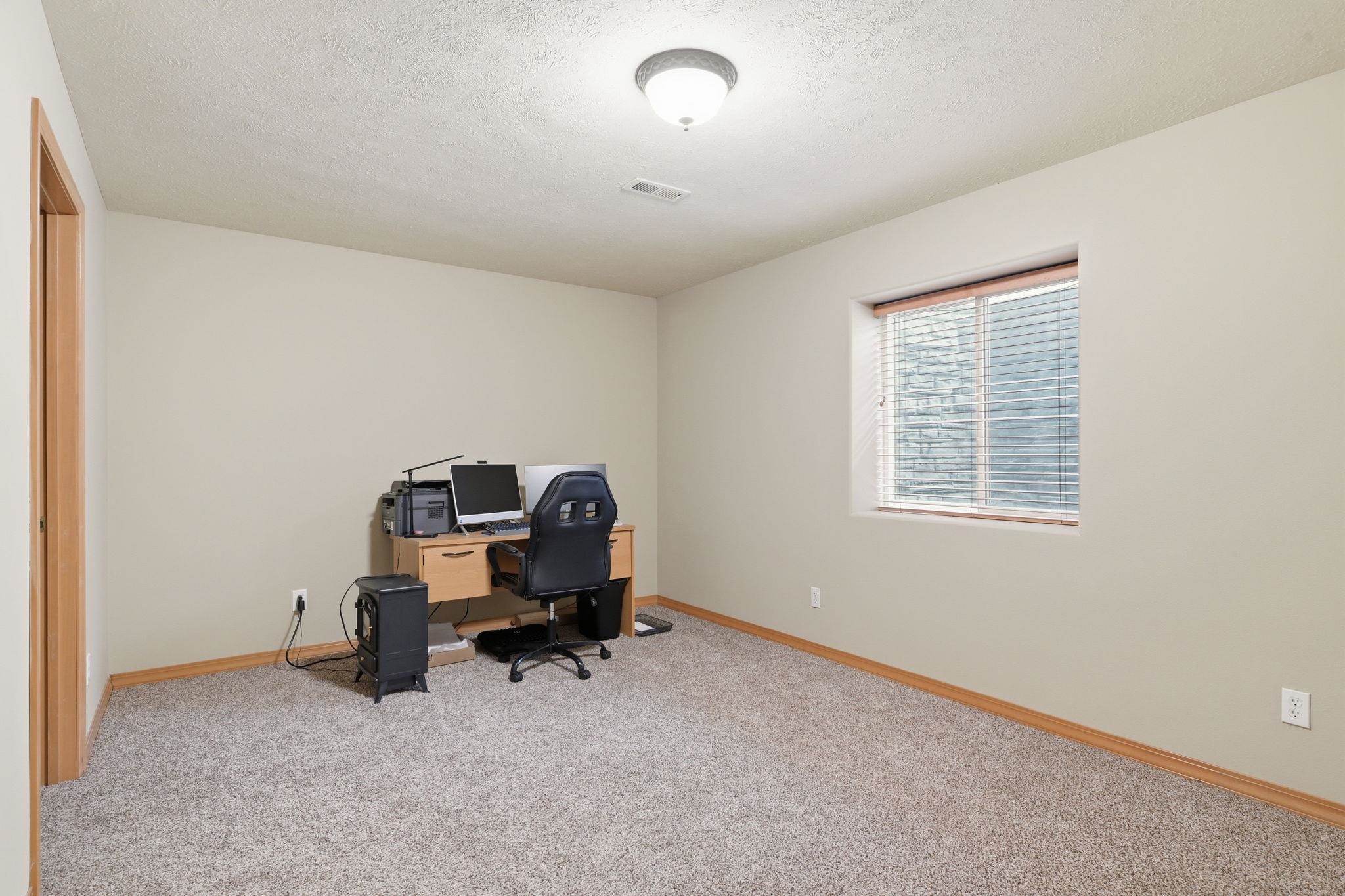 1314 W Chaucer Ave - Photo 26