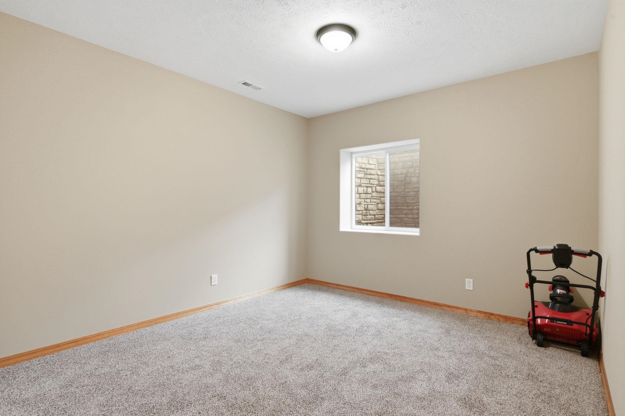 1314 W Chaucer Ave - Photo 28