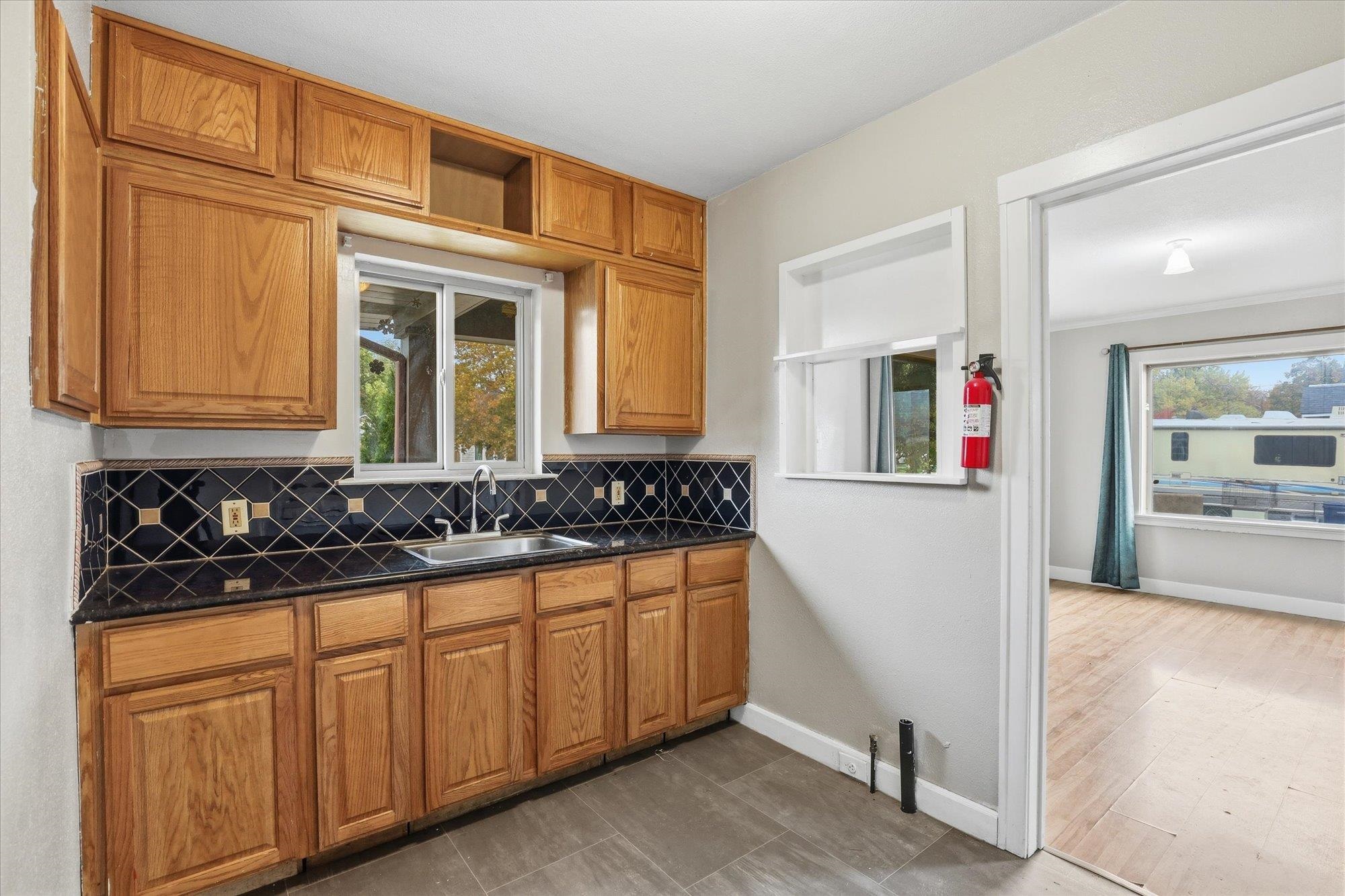 1529 W Nora Ave - Photo 9