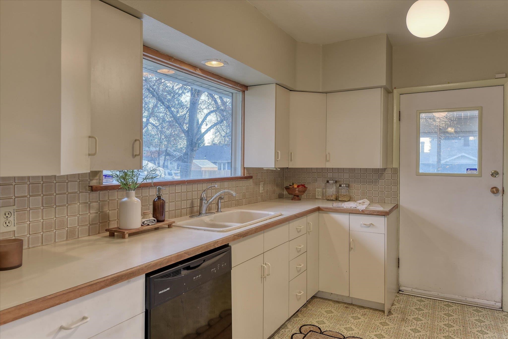 3203 W CORA Ave - Photo 12