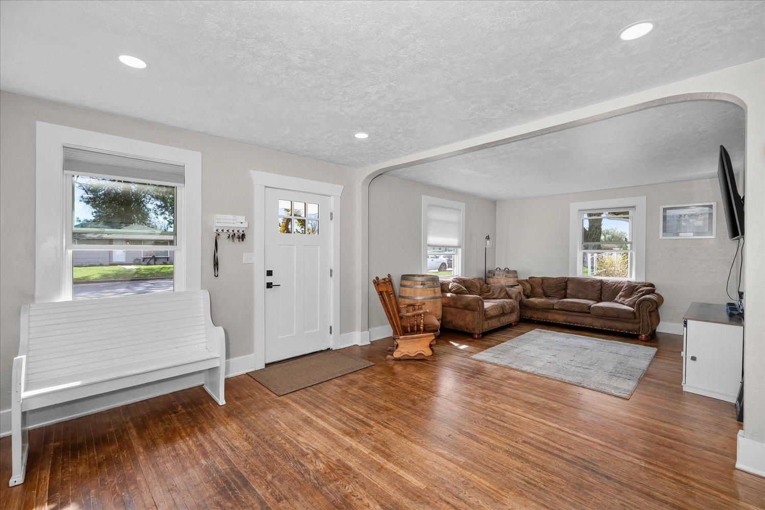 1427 E Nebraska Ave - Photo 3