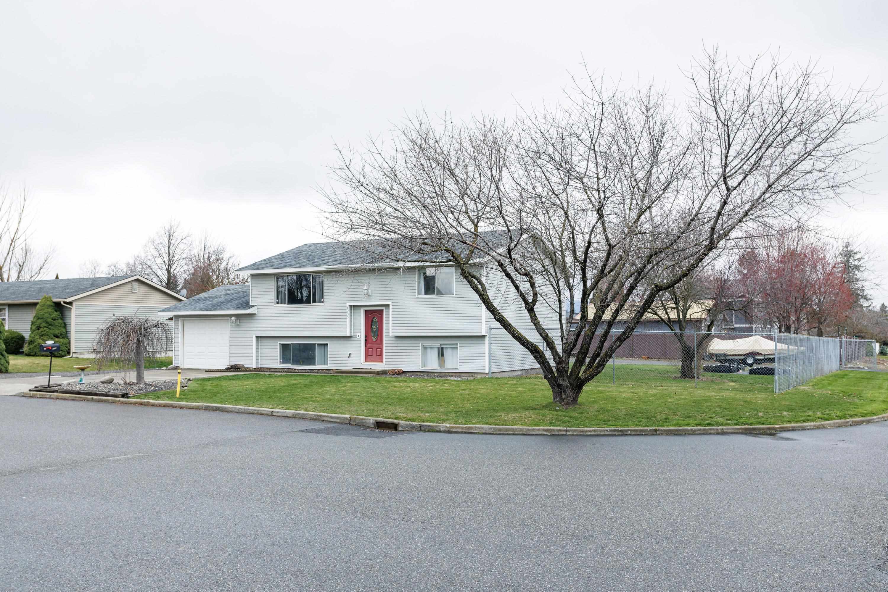 1206 S Best Rd - Photo 2
