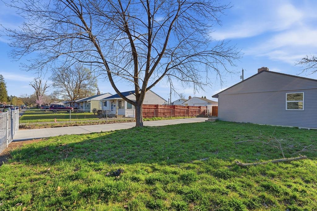 2486 W Rowan Ave - Photo 22