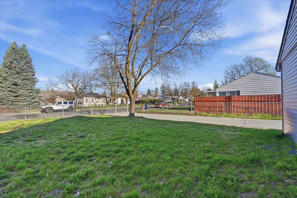 2486 W Rowan Ave - Photo 23