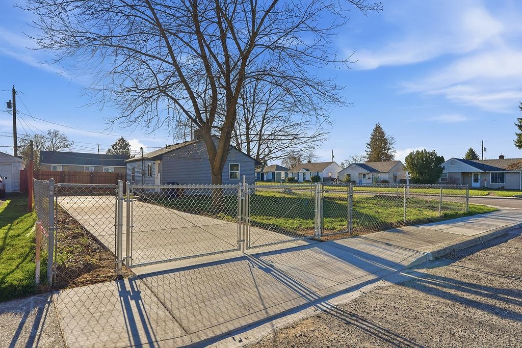 2486 W Rowan Ave - Photo 24