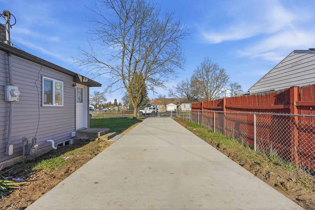 2486 W Rowan Ave - Photo 25