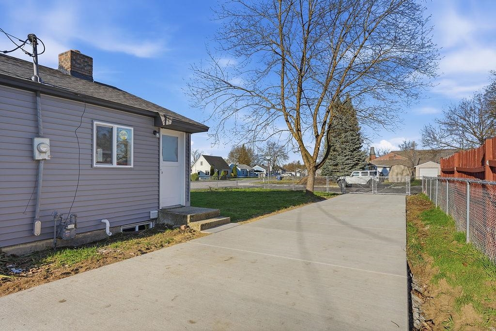 2486 W Rowan Ave - Photo 26
