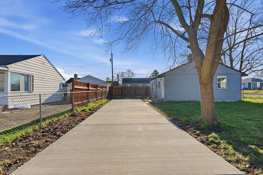 2486 W Rowan Ave - Photo 27