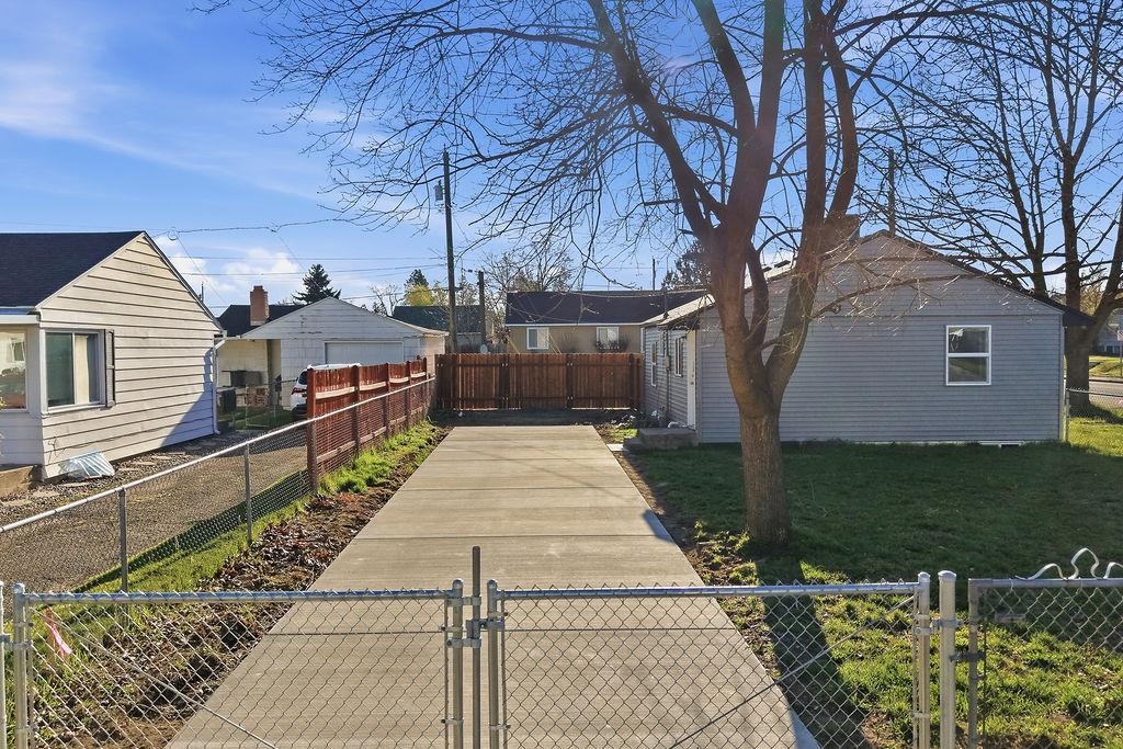 2486 W Rowan Ave - Photo 29