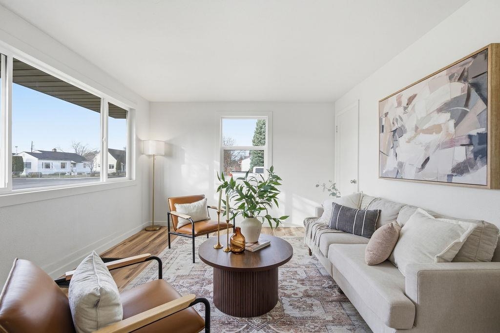 2486 W Rowan Ave - Photo 4
