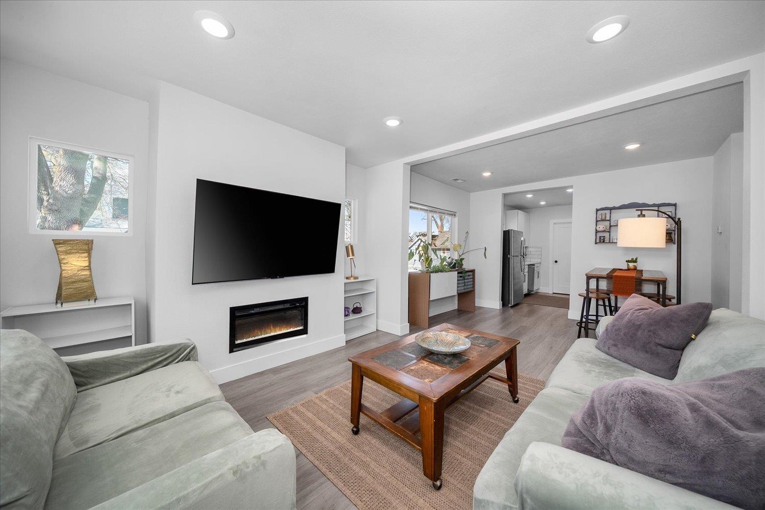 513 E 8th Ave - Photo 3