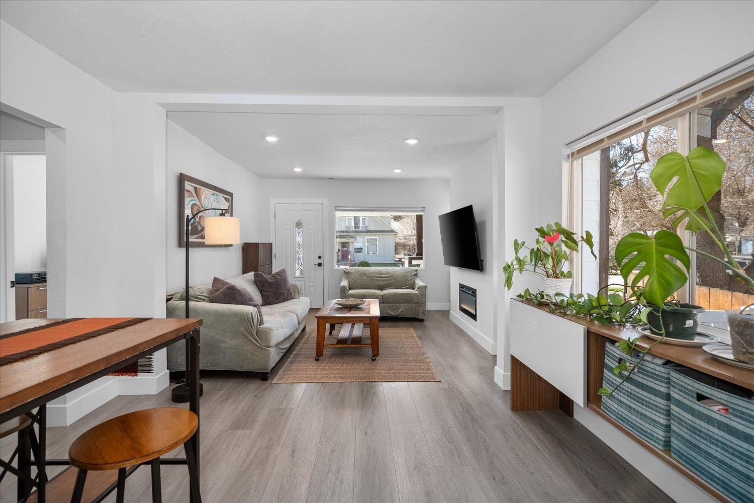 513 E 8th Ave - Photo 6