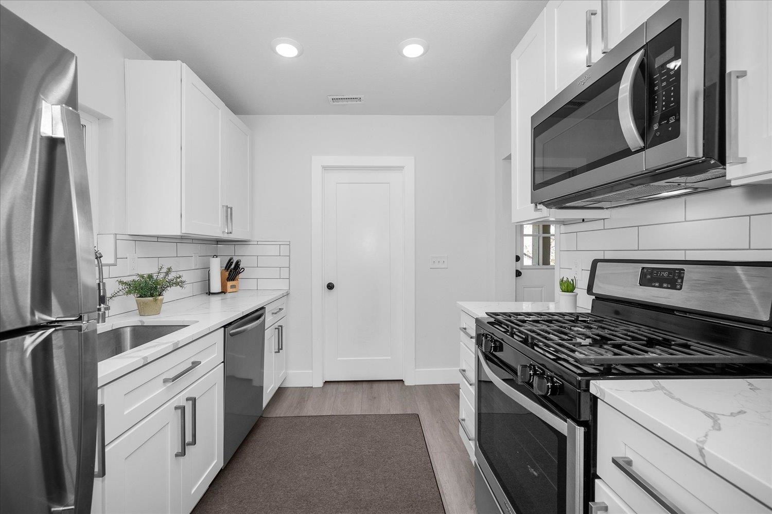 513 E 8th Ave - Photo 8