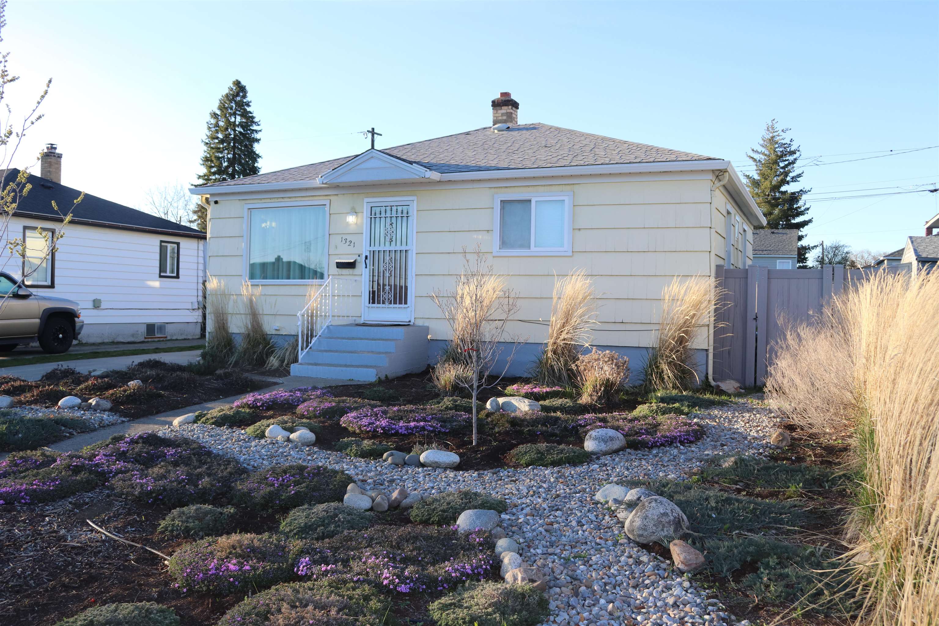 1321 E Gordon Ave - Photo 2