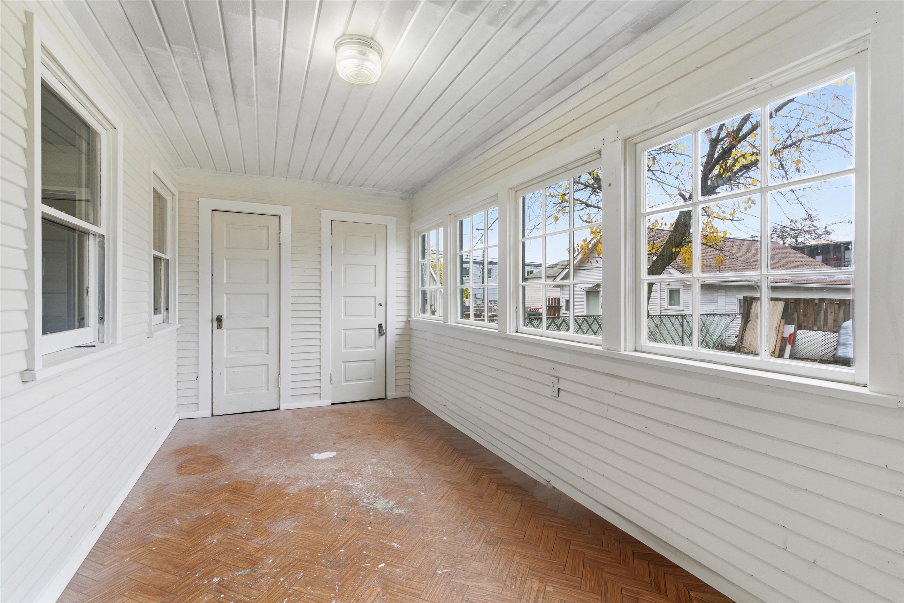 1027 W Maxwell Ave - Photo 18