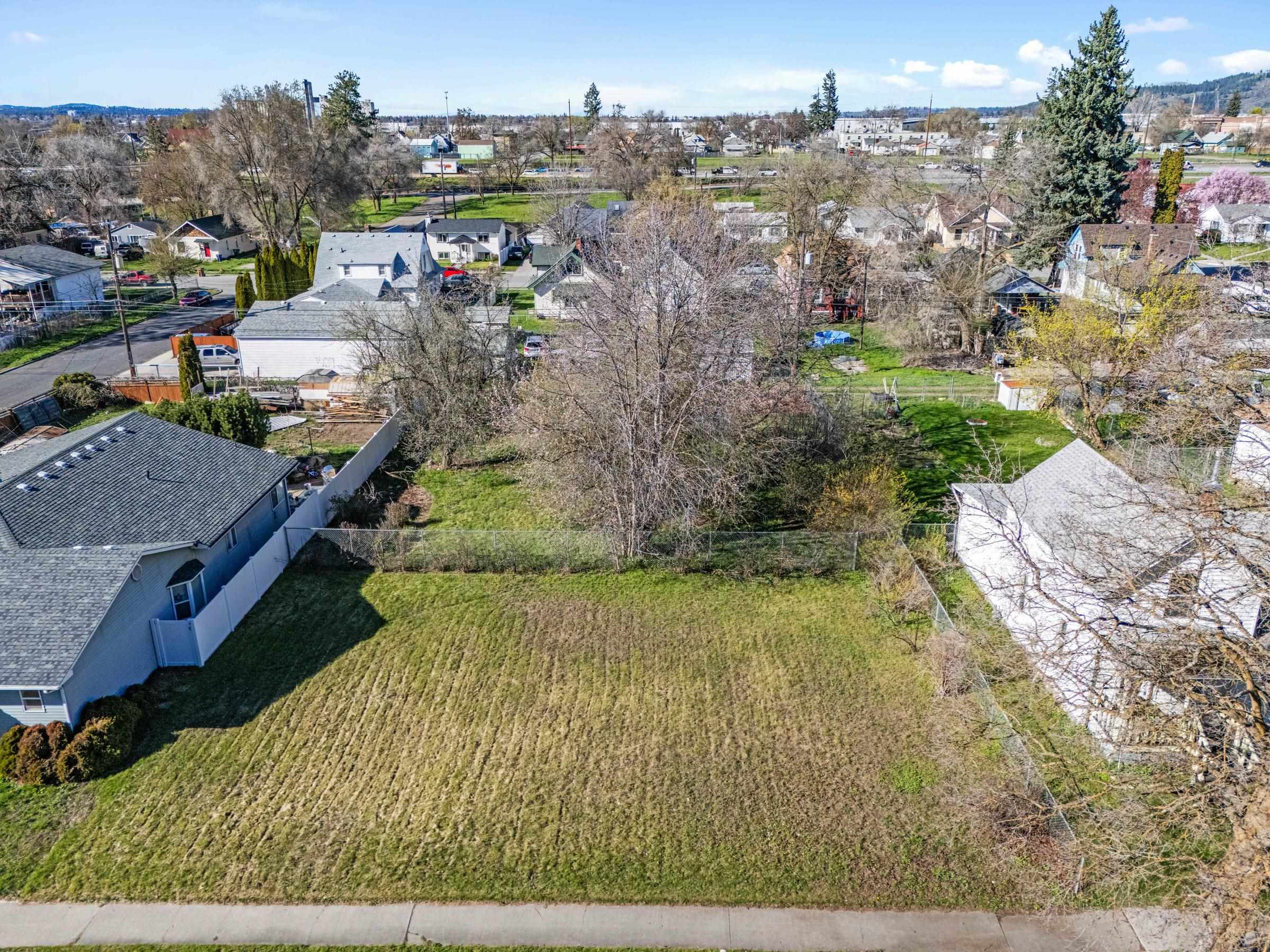 2607 E 5th Ave - Photo 2