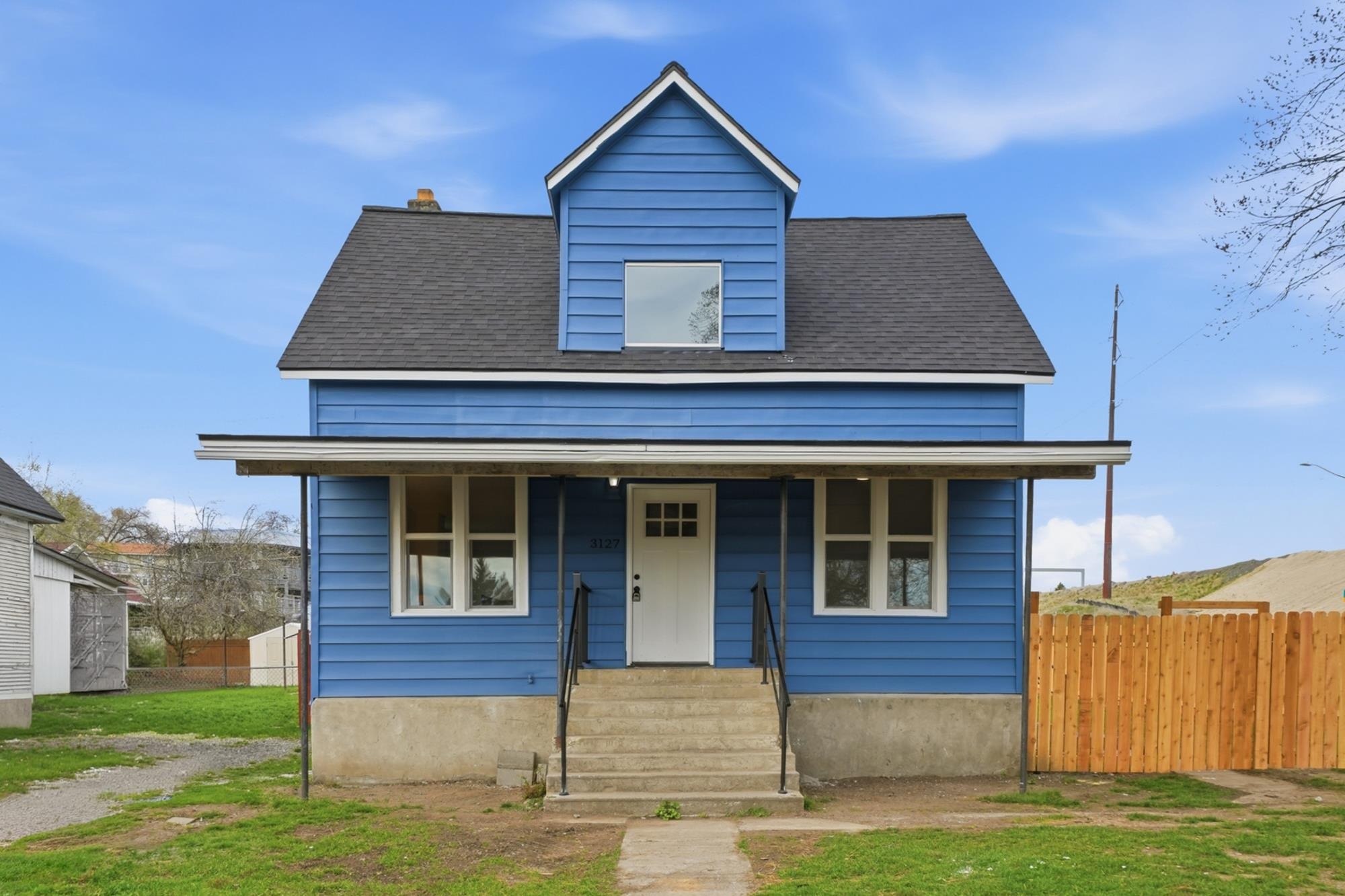 3127 E Jackson Ave - Photo 1