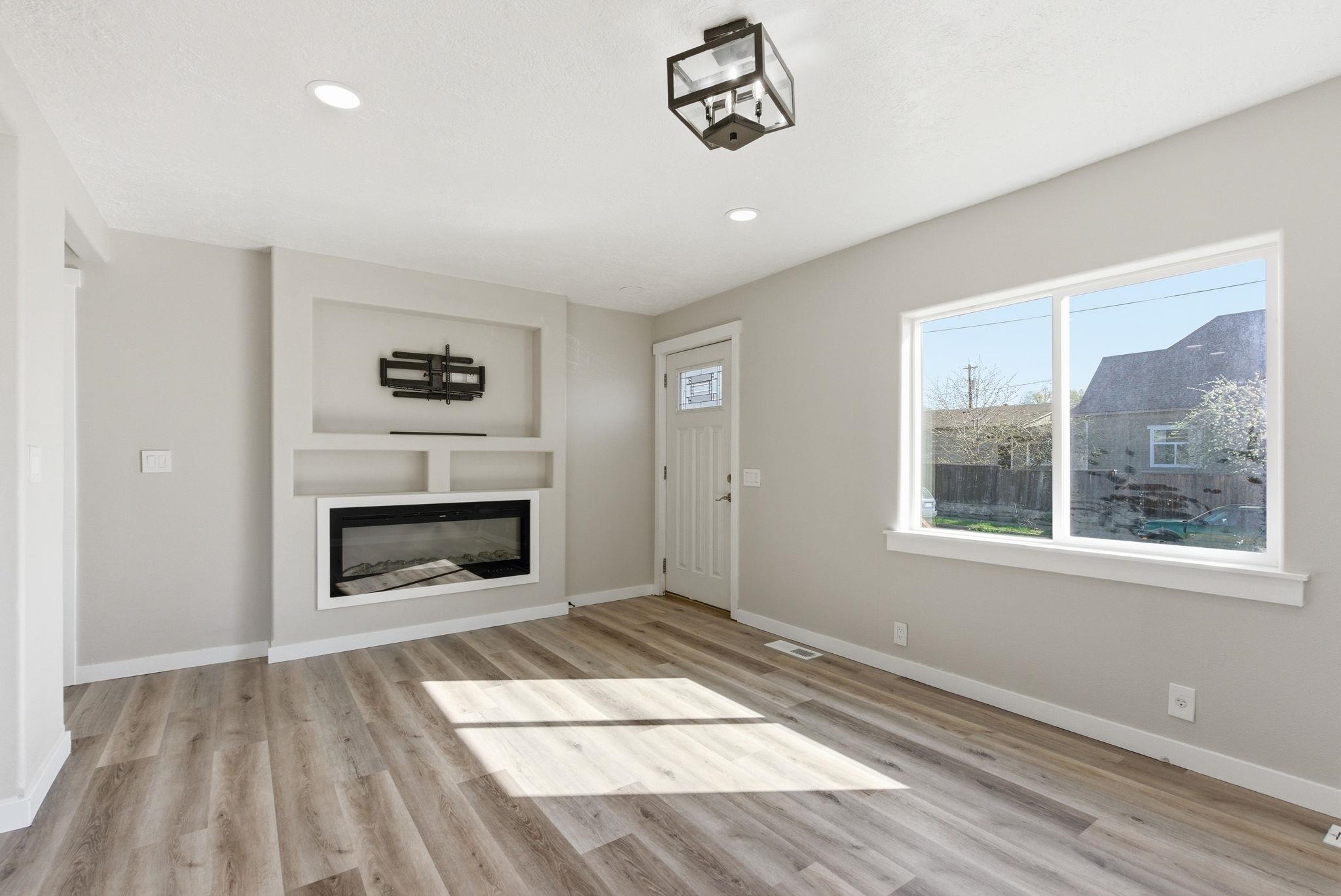 1511 N Walnut St - Photo 3