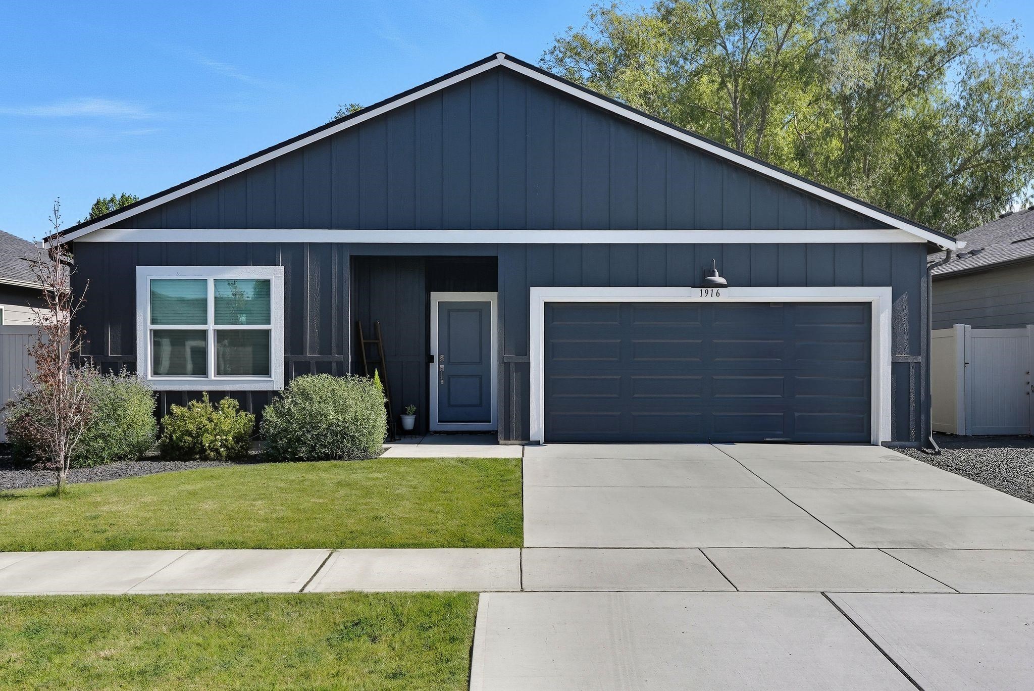 1916 N Drummond Ct - Photo 1