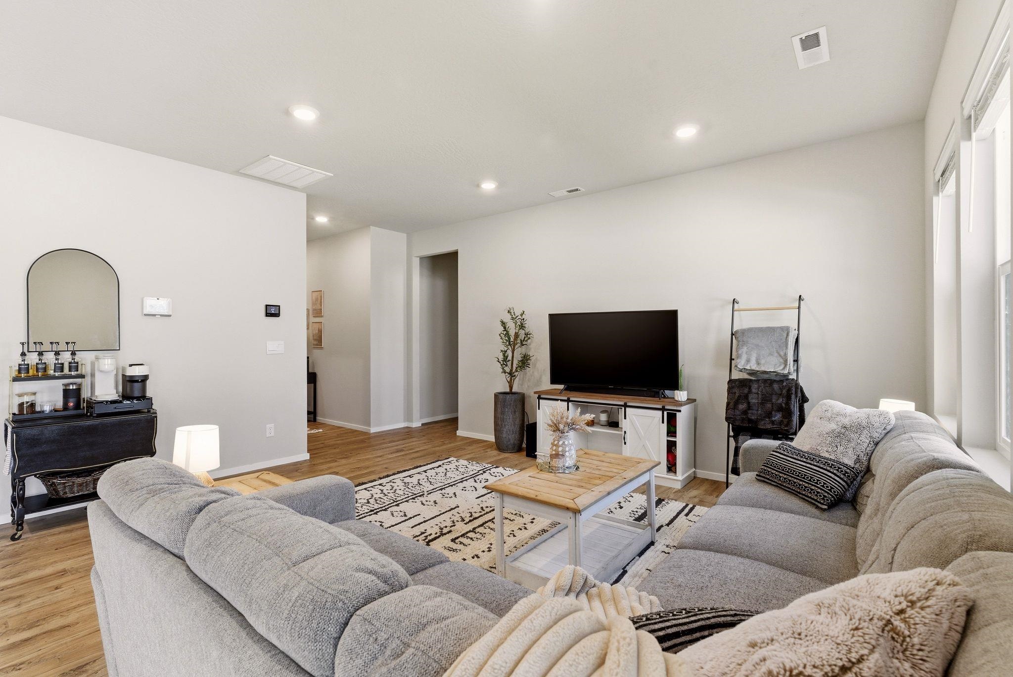 1916 N Drummond Ct - Photo 4