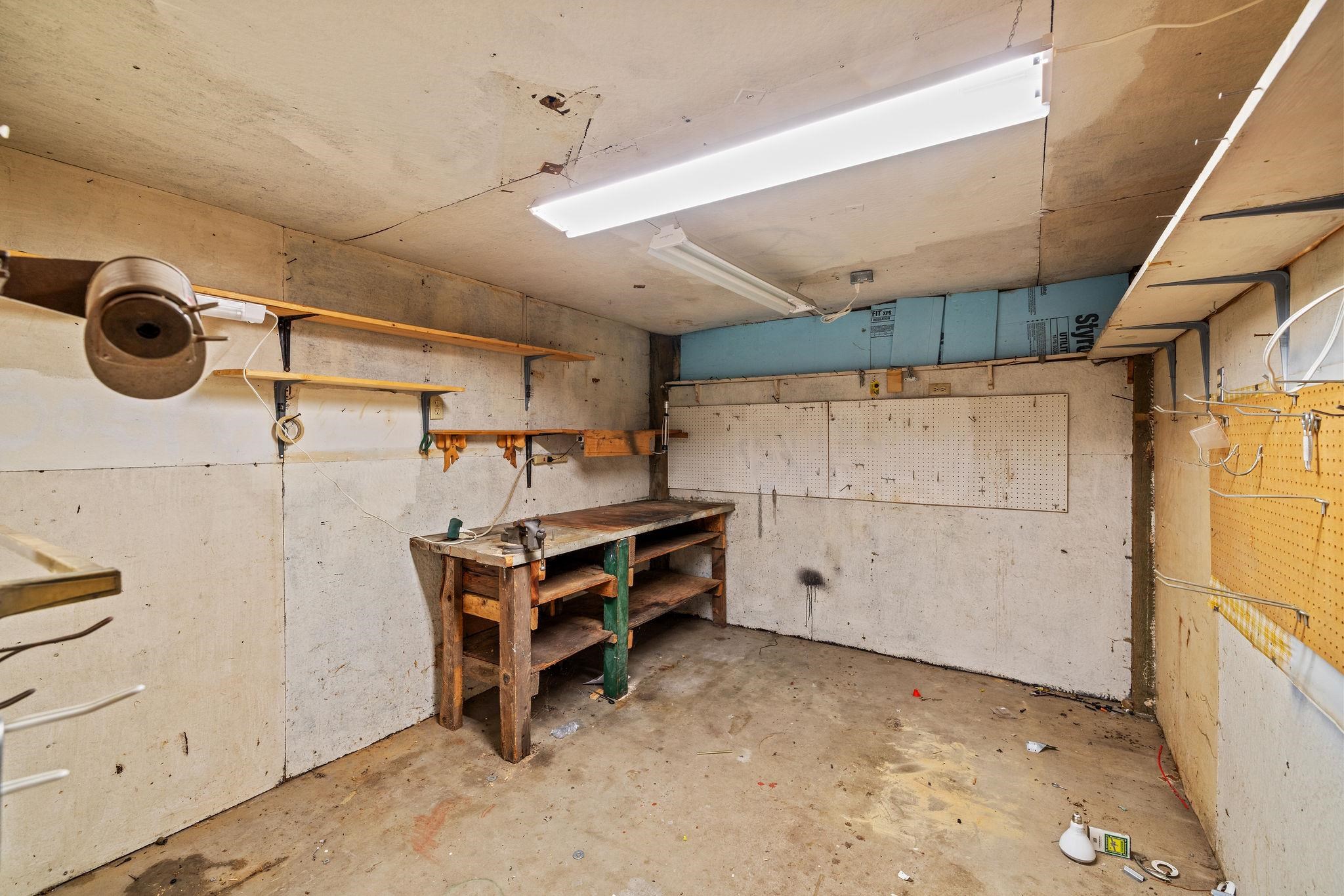 614 E 2nd St - Photo 17
