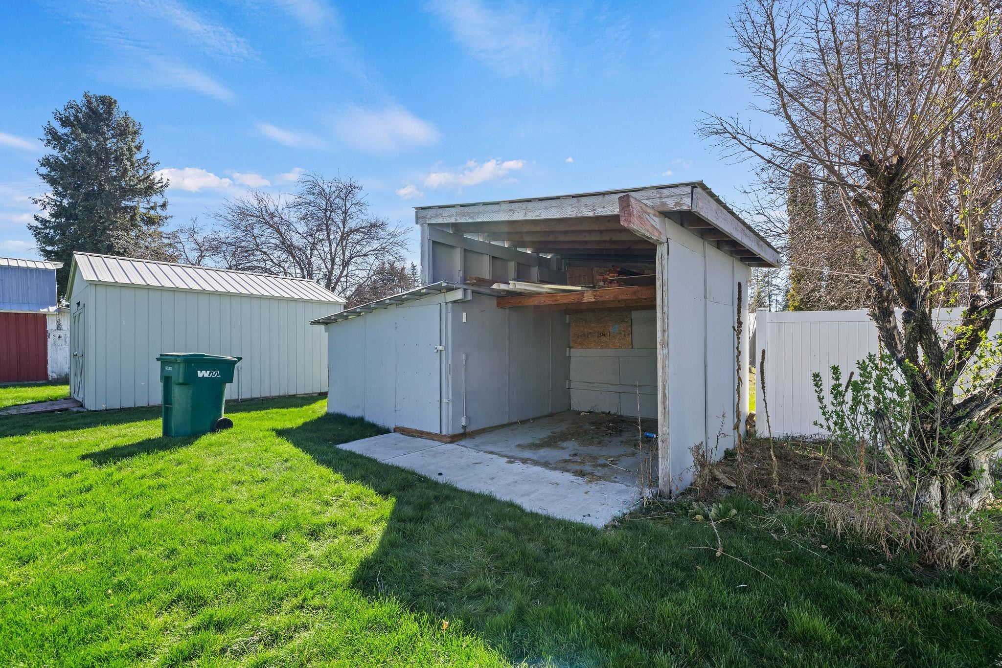 614 E 2nd St - Photo 19