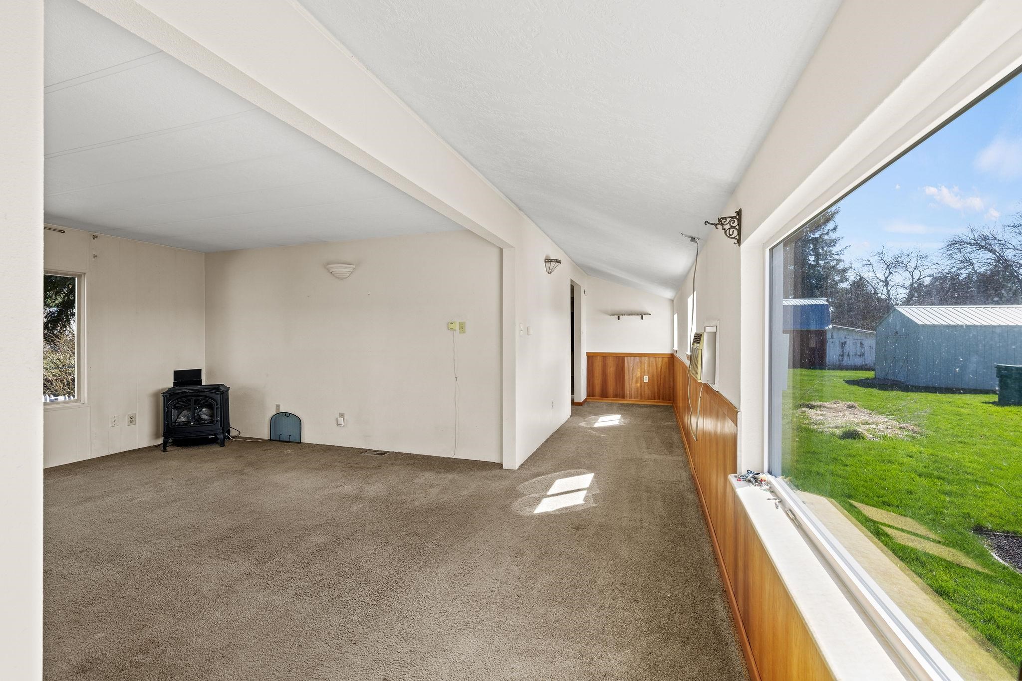 614 E 2nd St - Photo 3