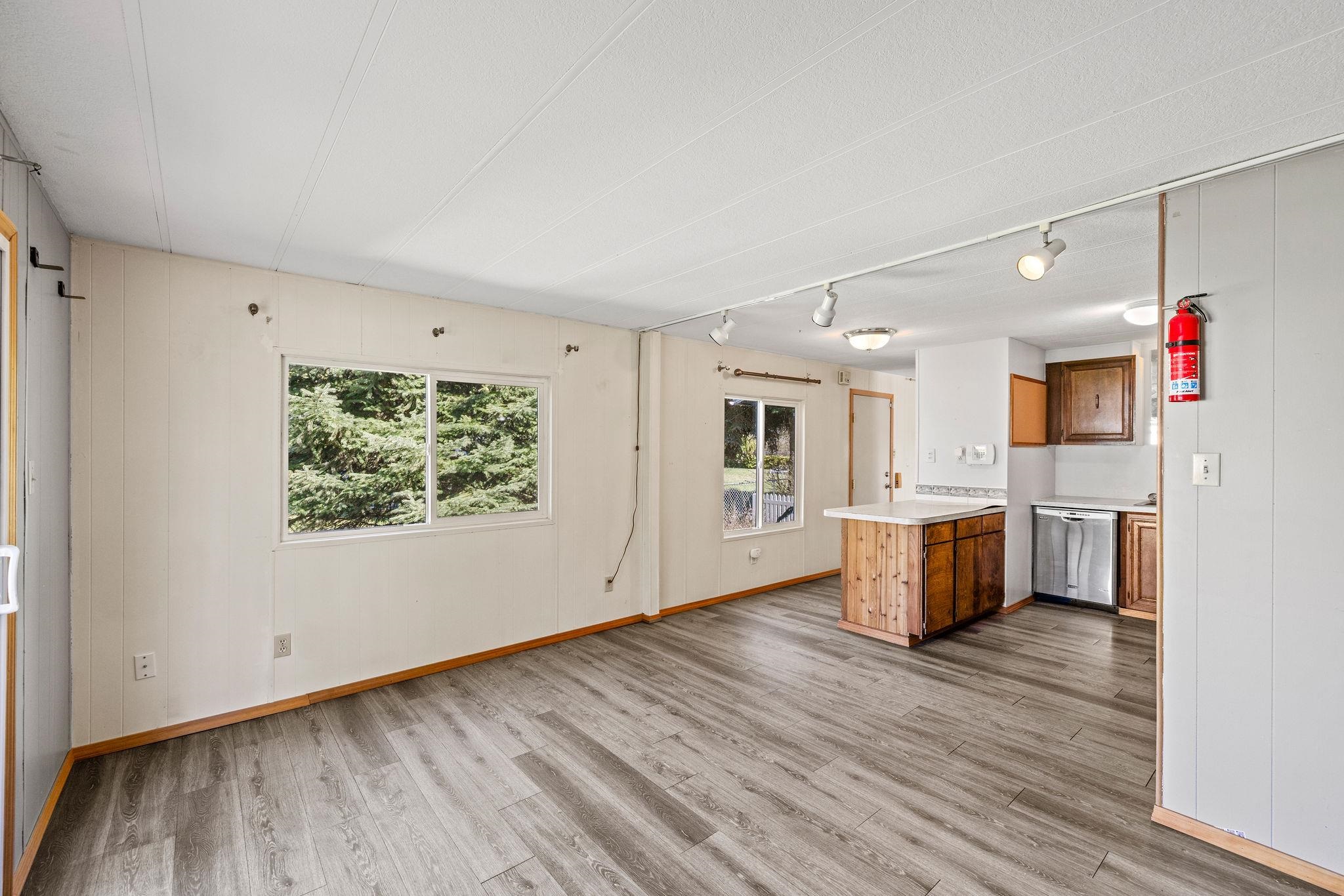 614 E 2nd St - Photo 8