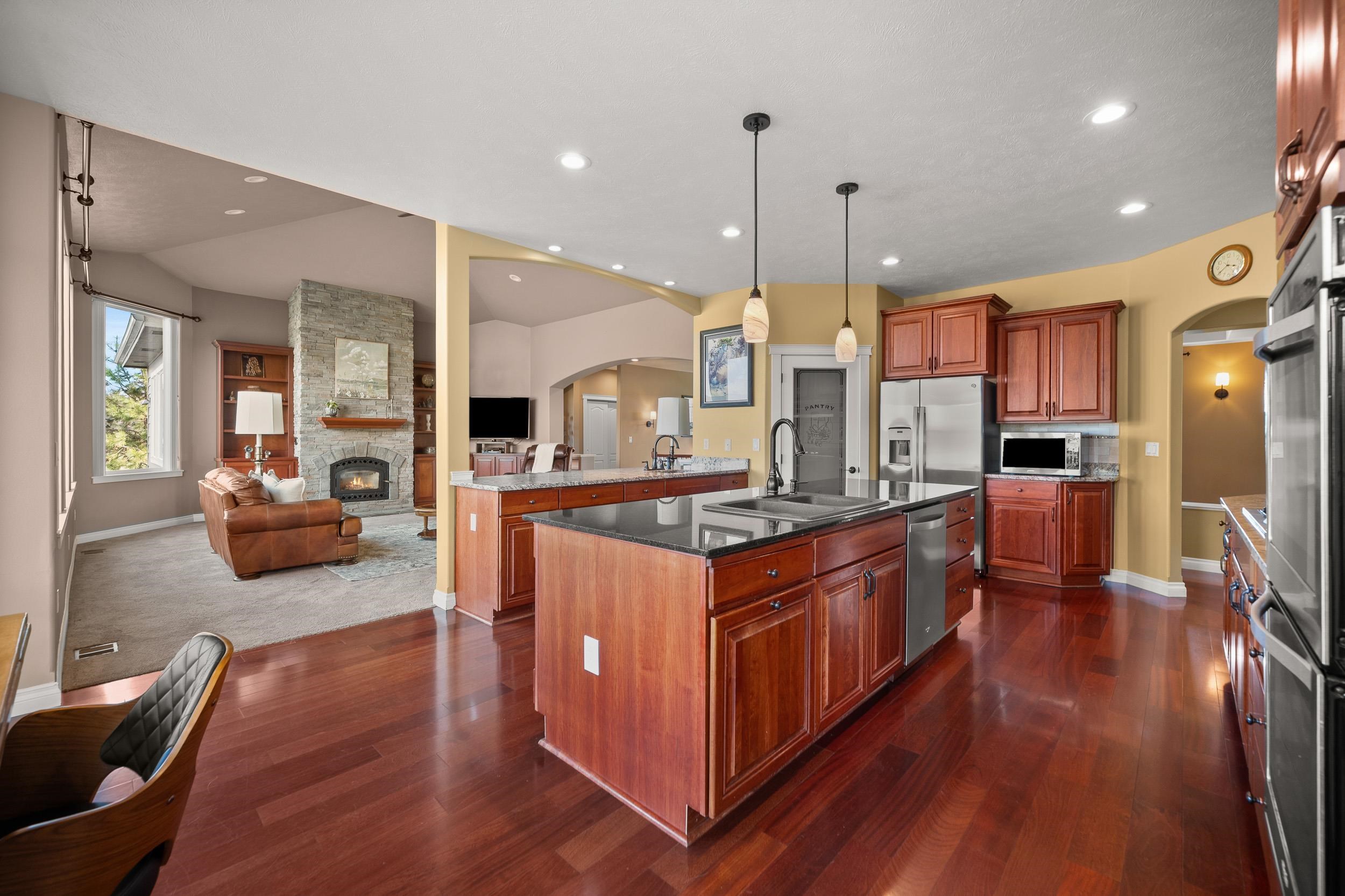 10311 E Peone Landing Ln - Photo 17