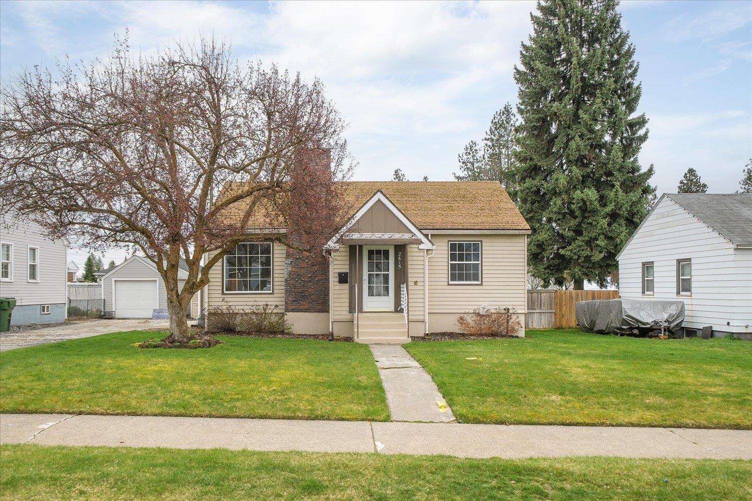2615 W Walton Ave - Photo 1