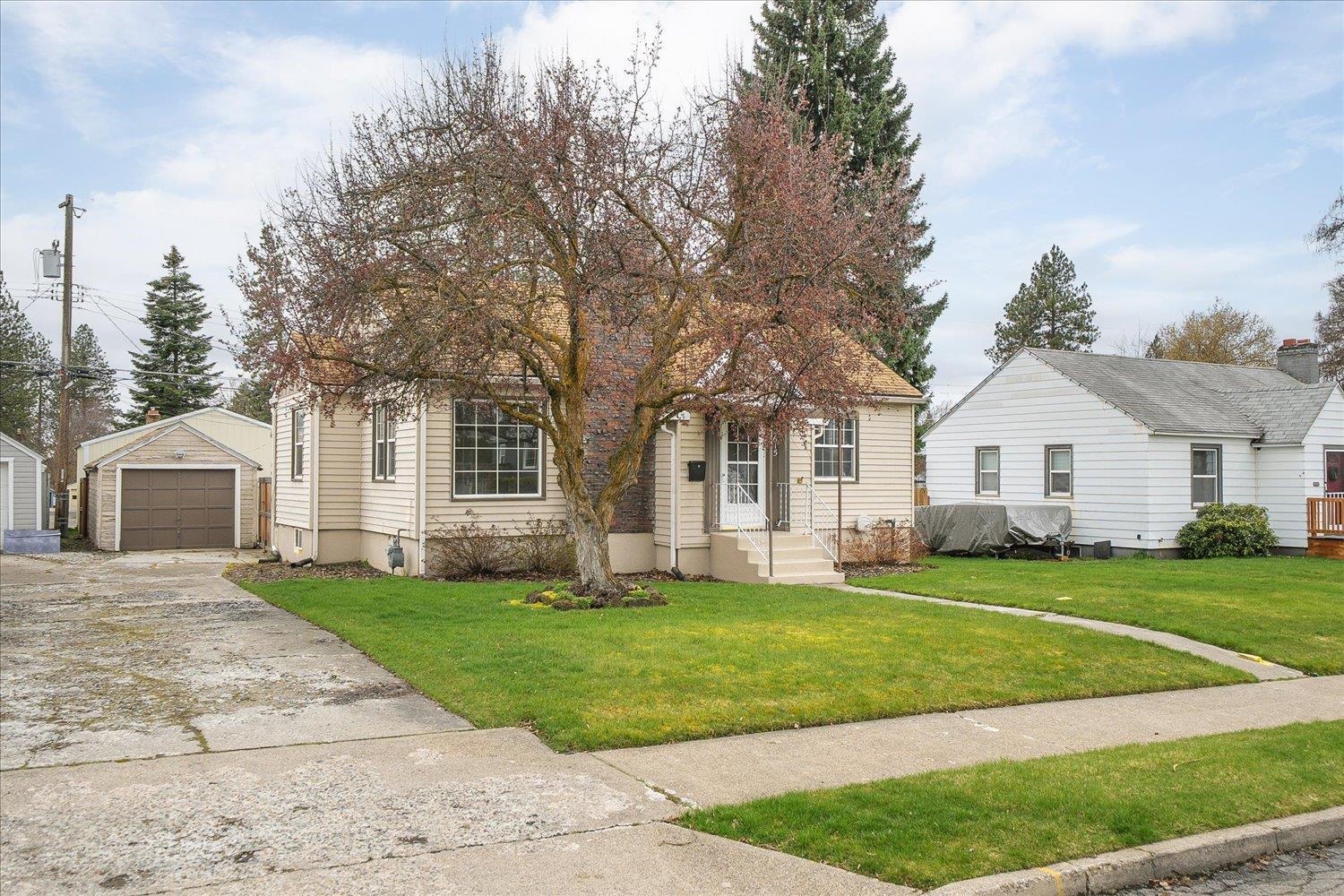 2615 W Walton Ave - Photo 2