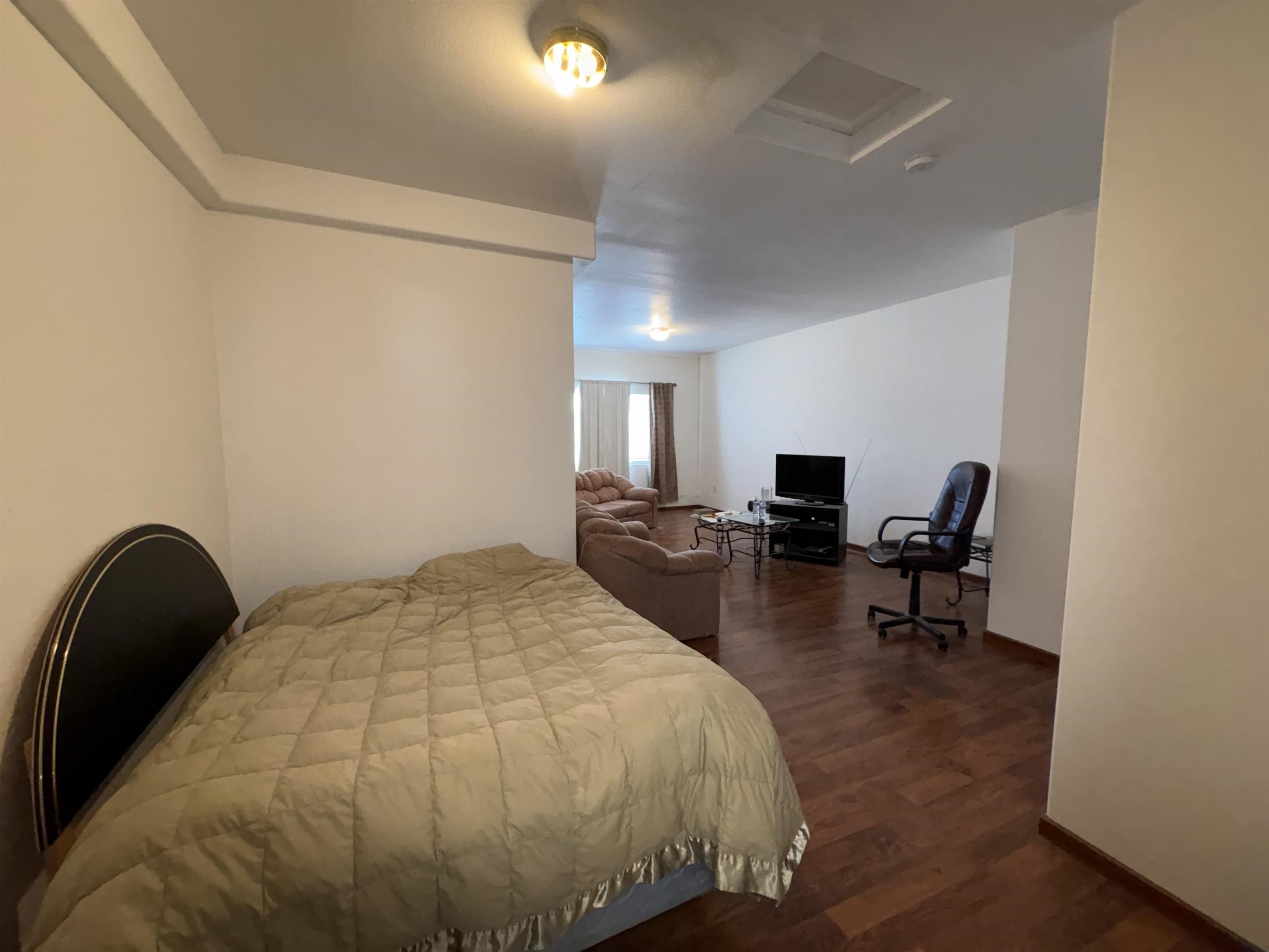 1227 N Division St - Photo 17