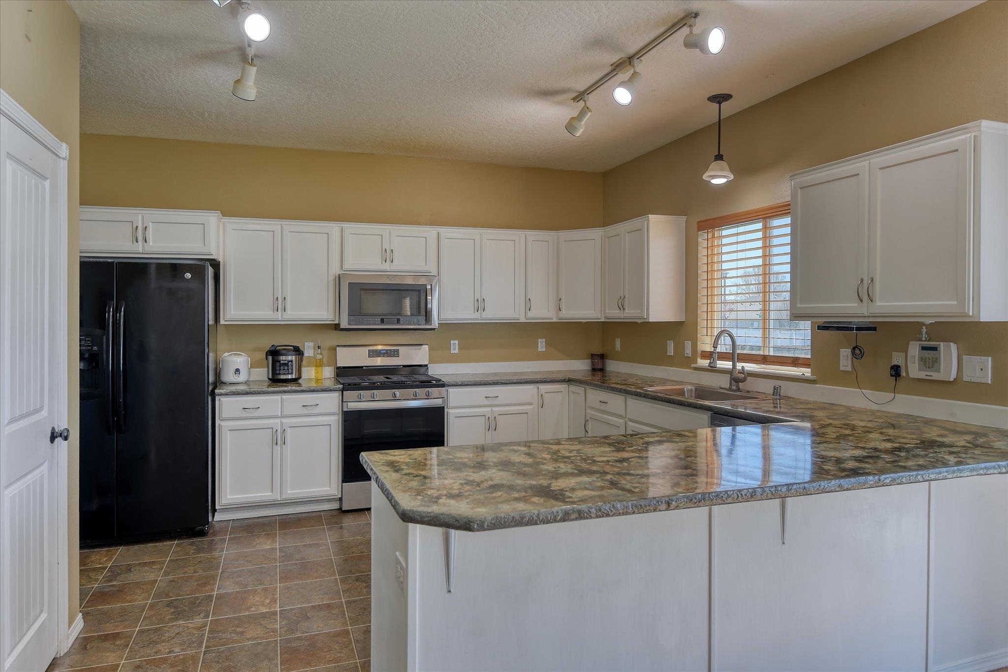 1803 W Maxine Ave - Photo 14