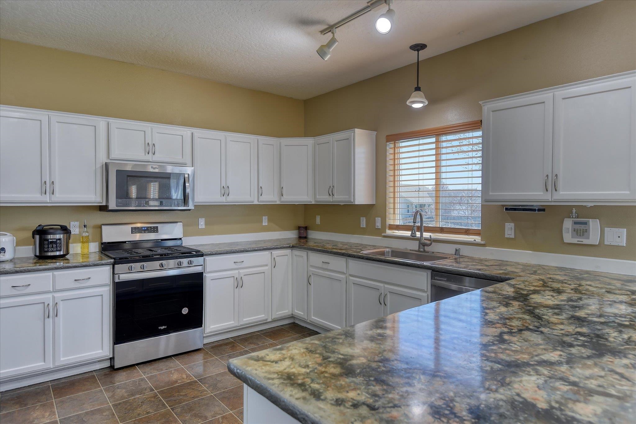 1803 W Maxine Ave - Photo 15