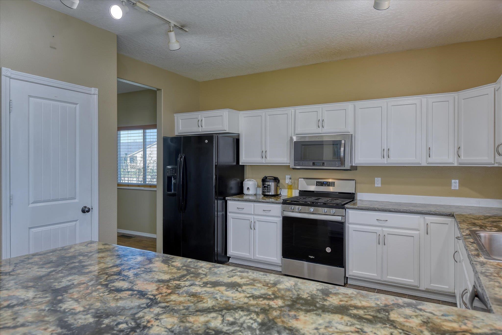 1803 W Maxine Ave - Photo 16