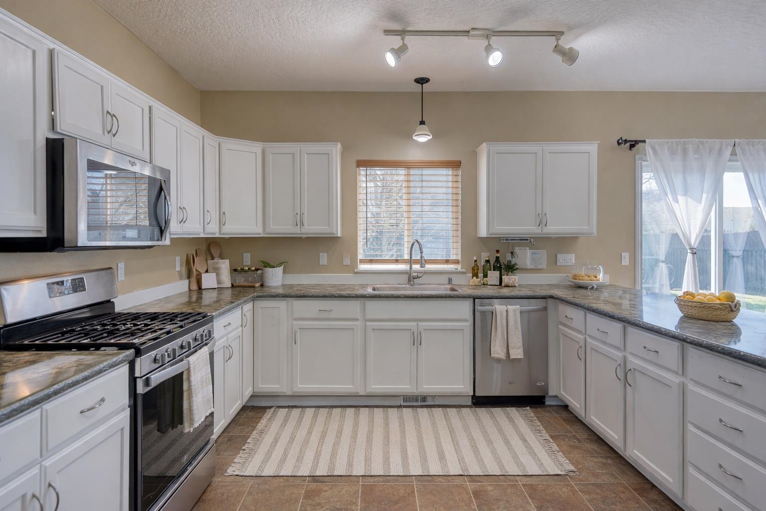 1803 W Maxine Ave - Photo 17