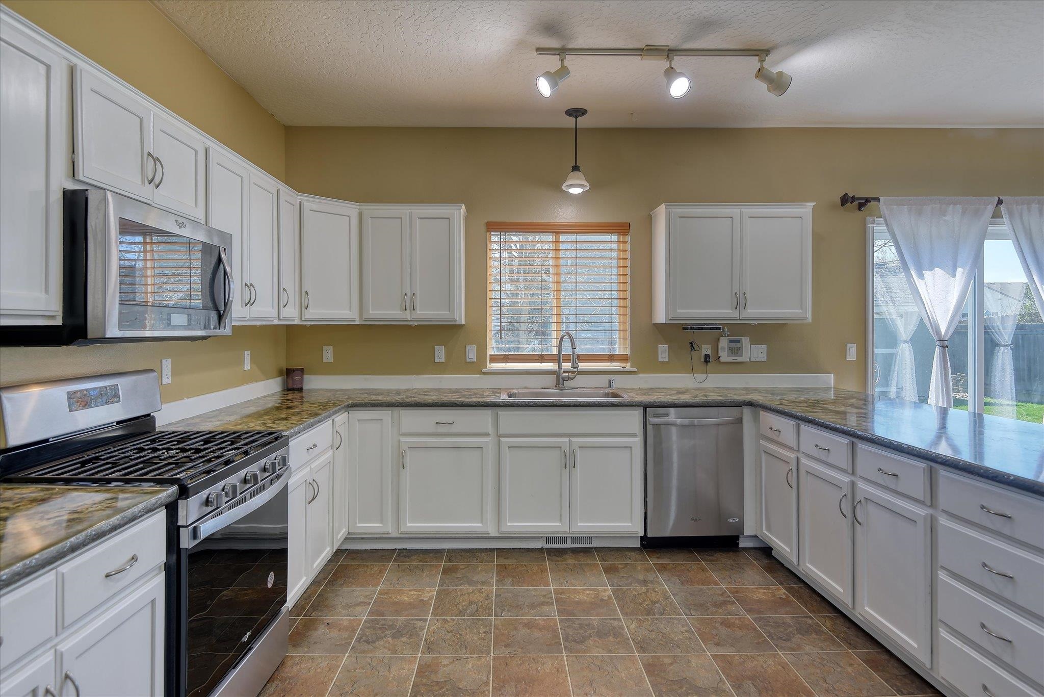 1803 W Maxine Ave - Photo 18