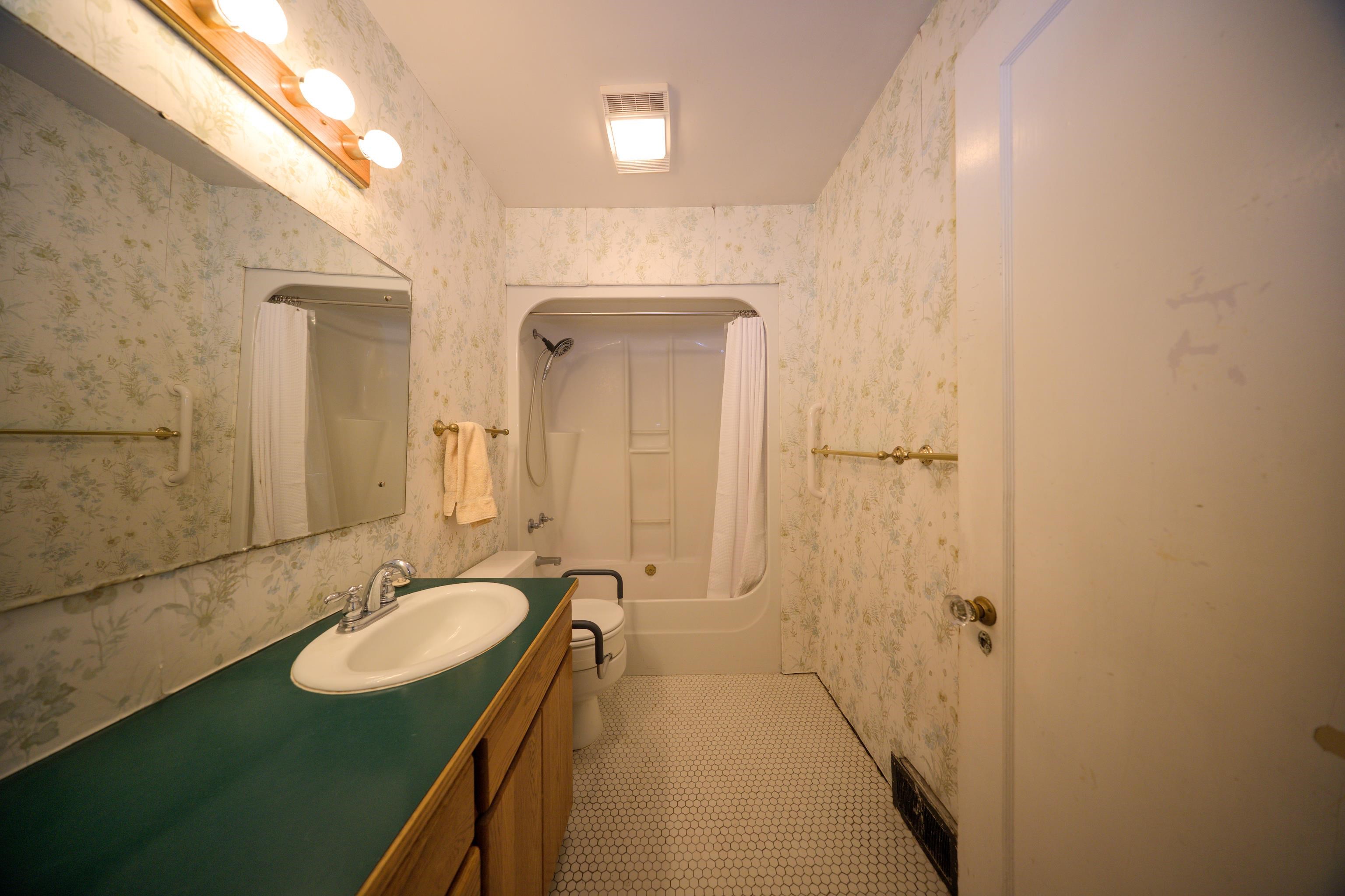 37 E 33rd Ave - Photo 6