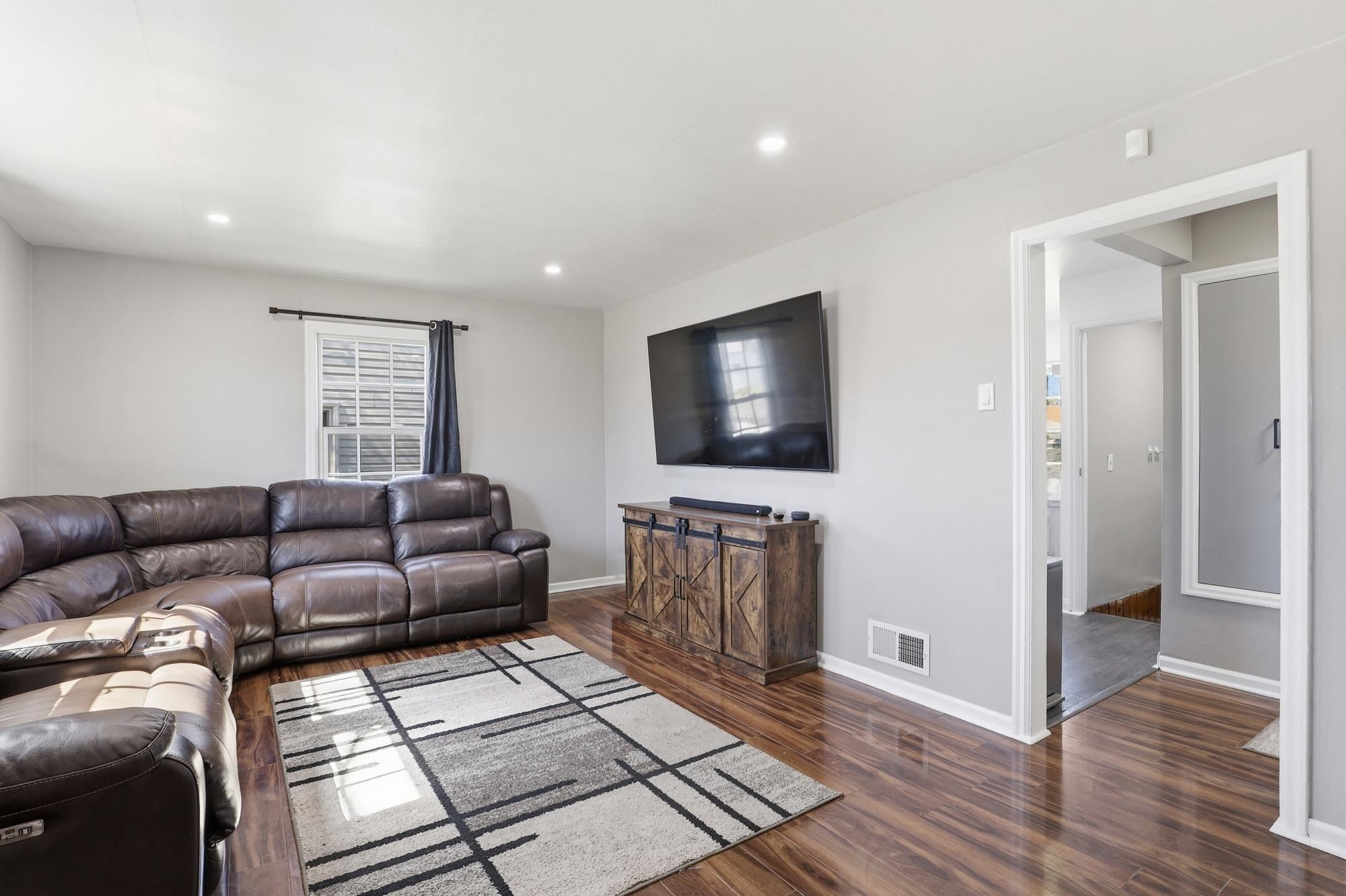 307 E Liberty Ave - Photo 3