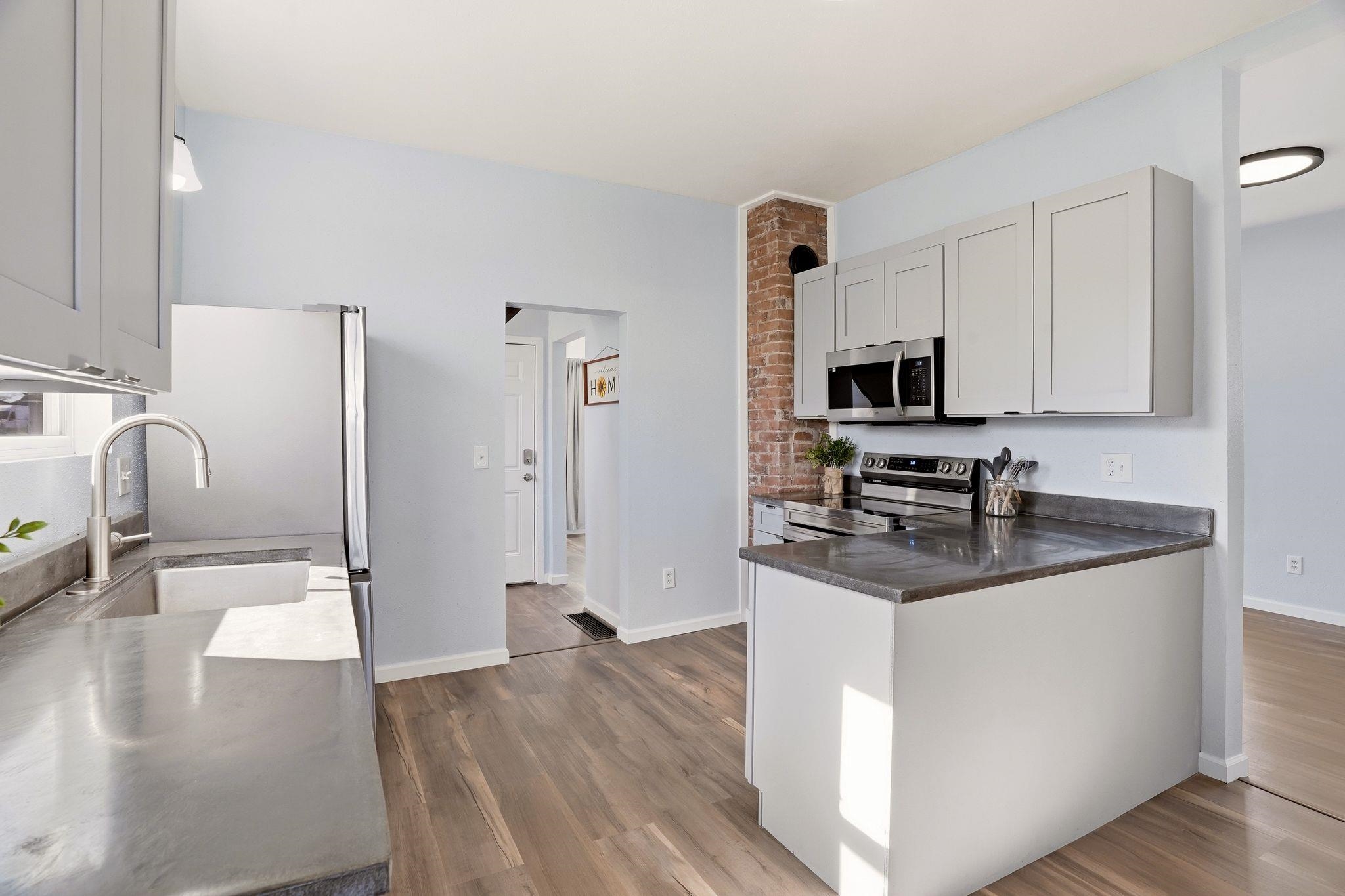 1407 E Crown Ave - Photo 4