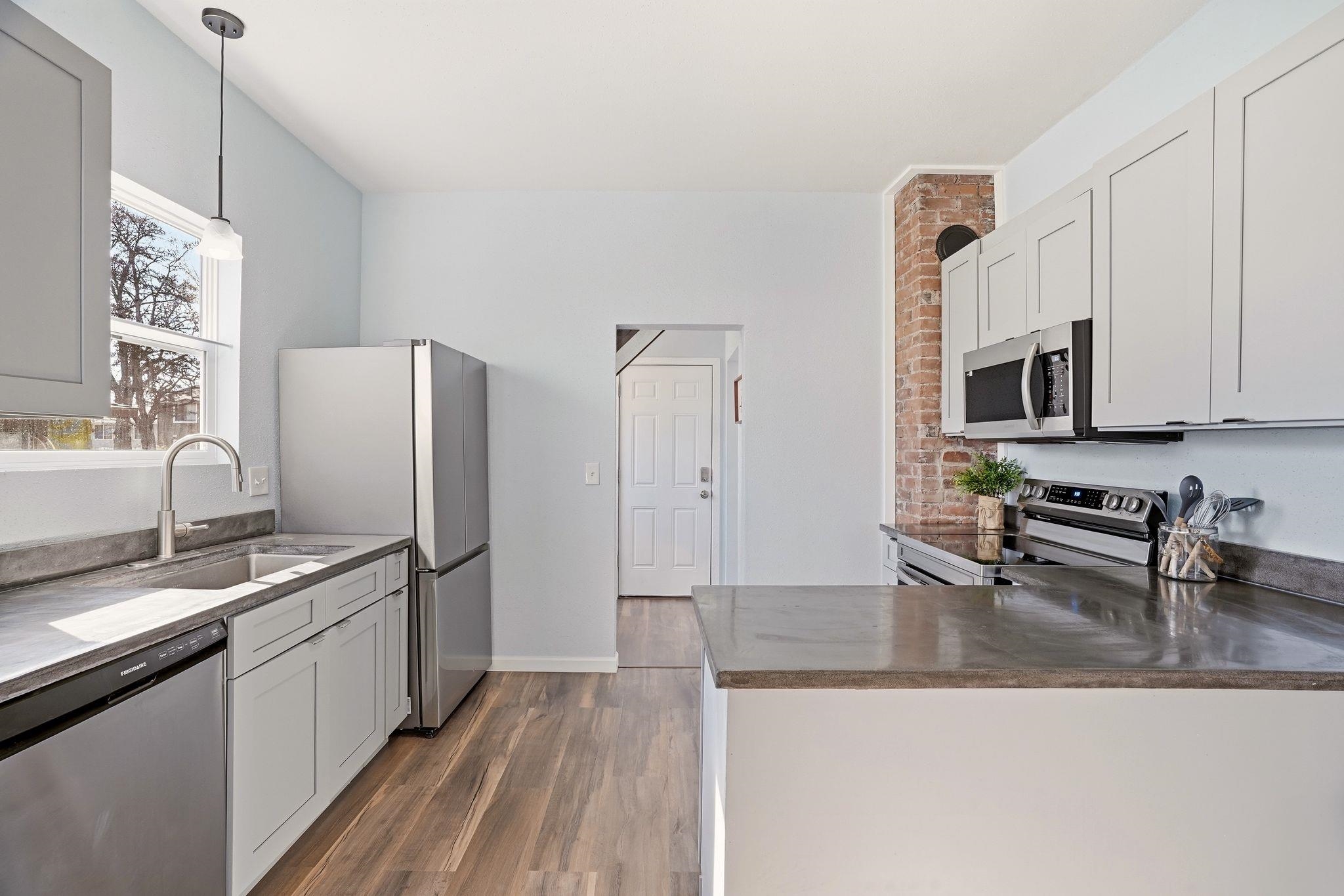 1407 E Crown Ave - Photo 6