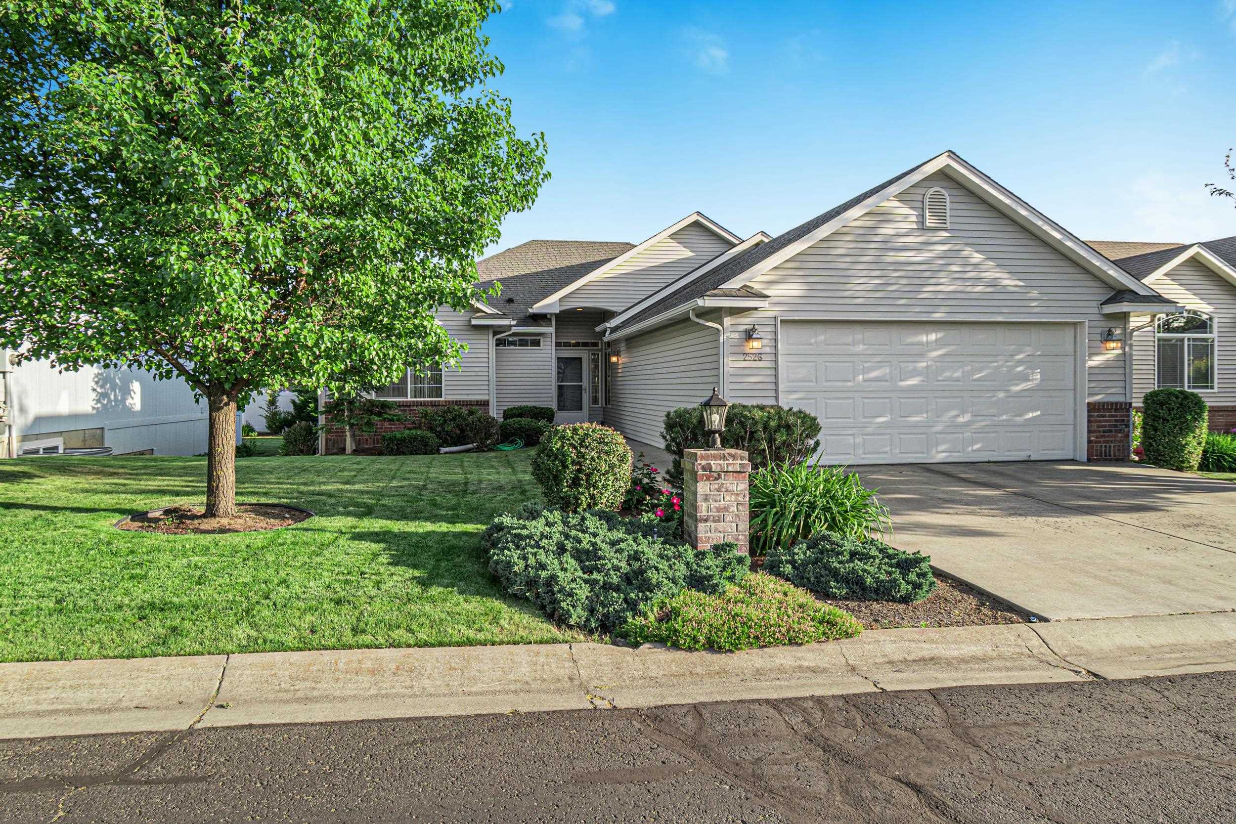 2526 E 62nd Ln - Photo 1