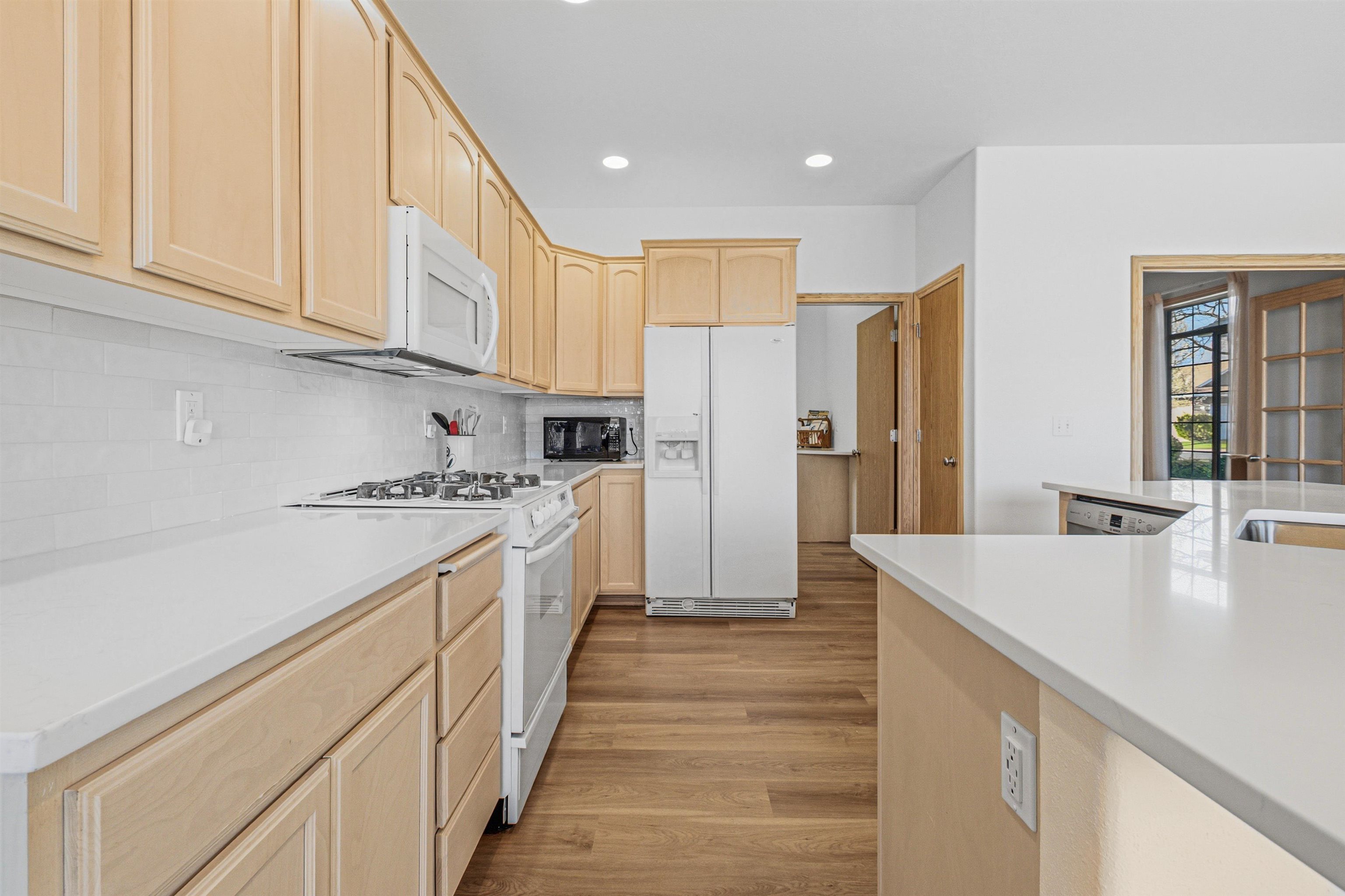 2526 E 62nd Ln - Photo 5