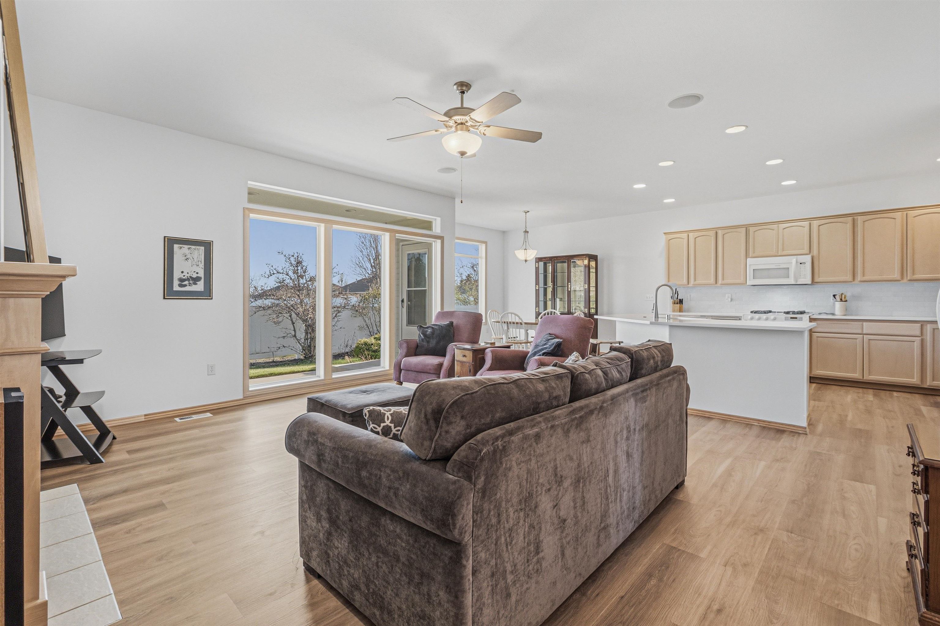 2526 E 62nd Ln - Photo 8
