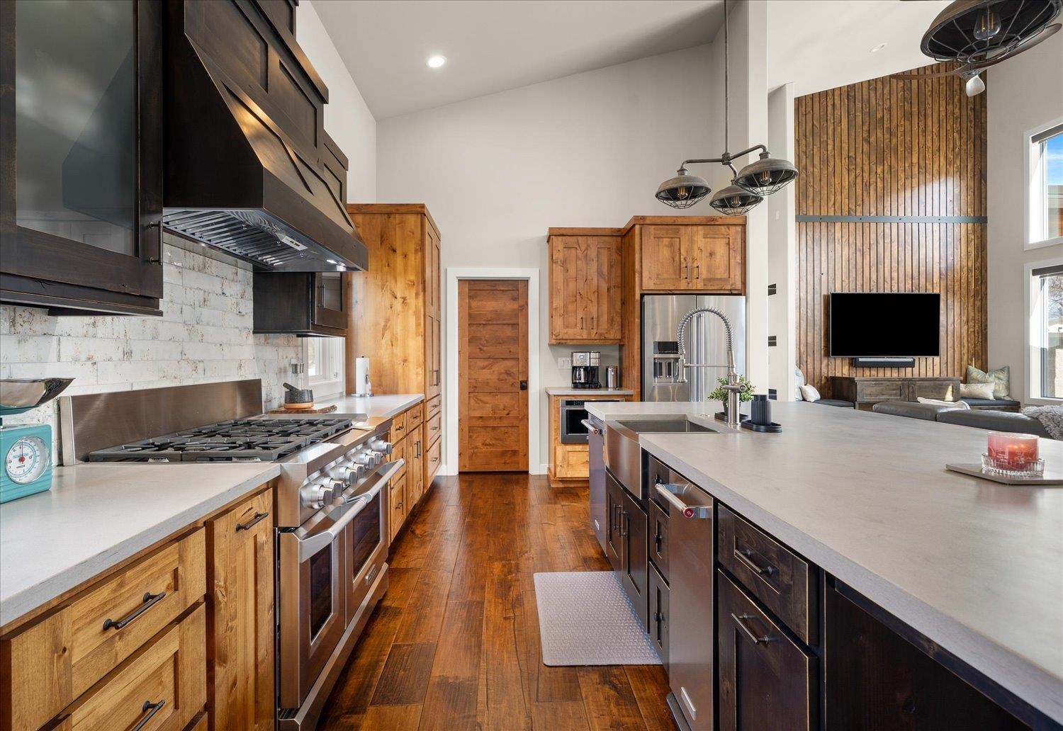 19020 E 8th Ave - Photo 11