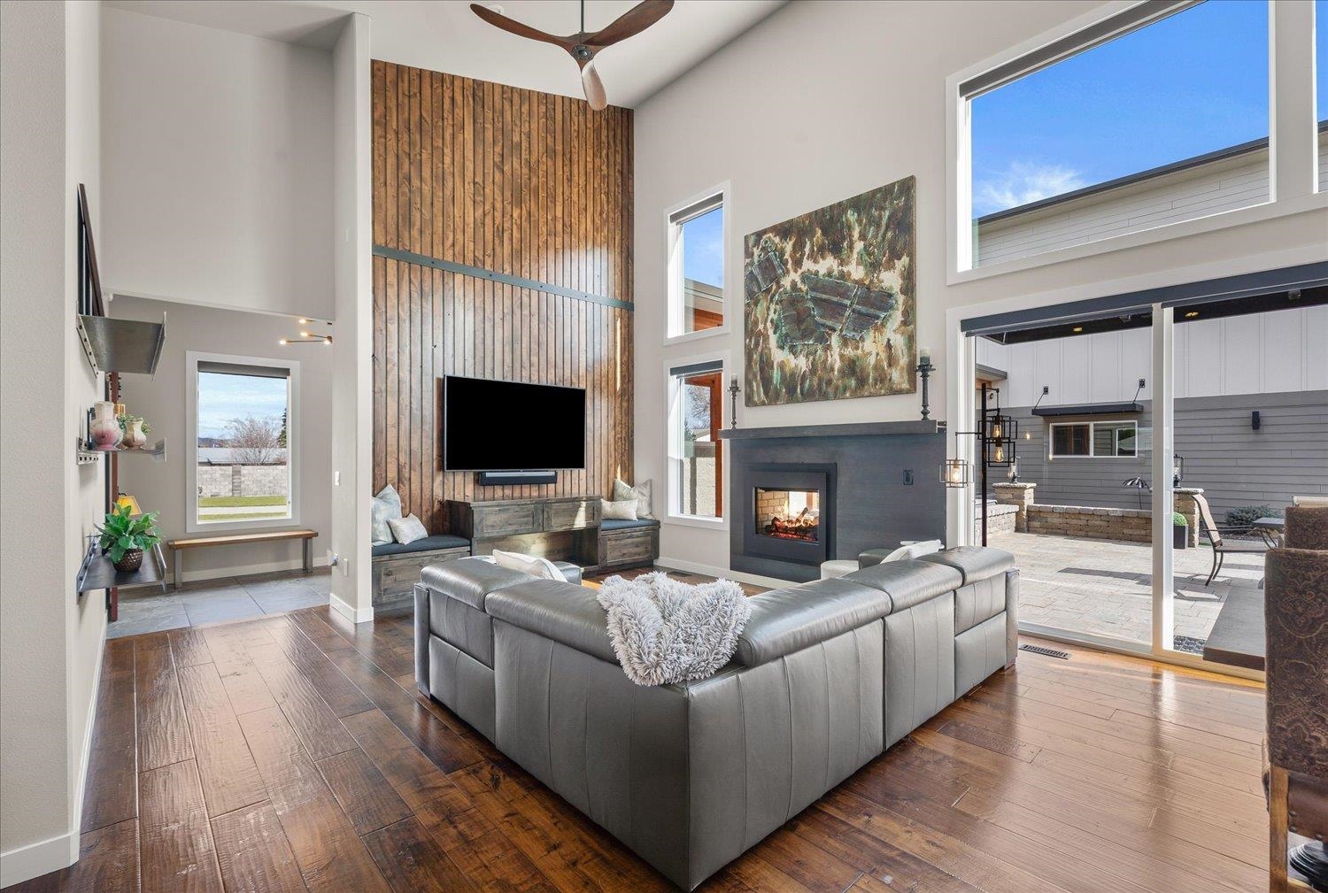 19020 E 8th Ave - Photo 4