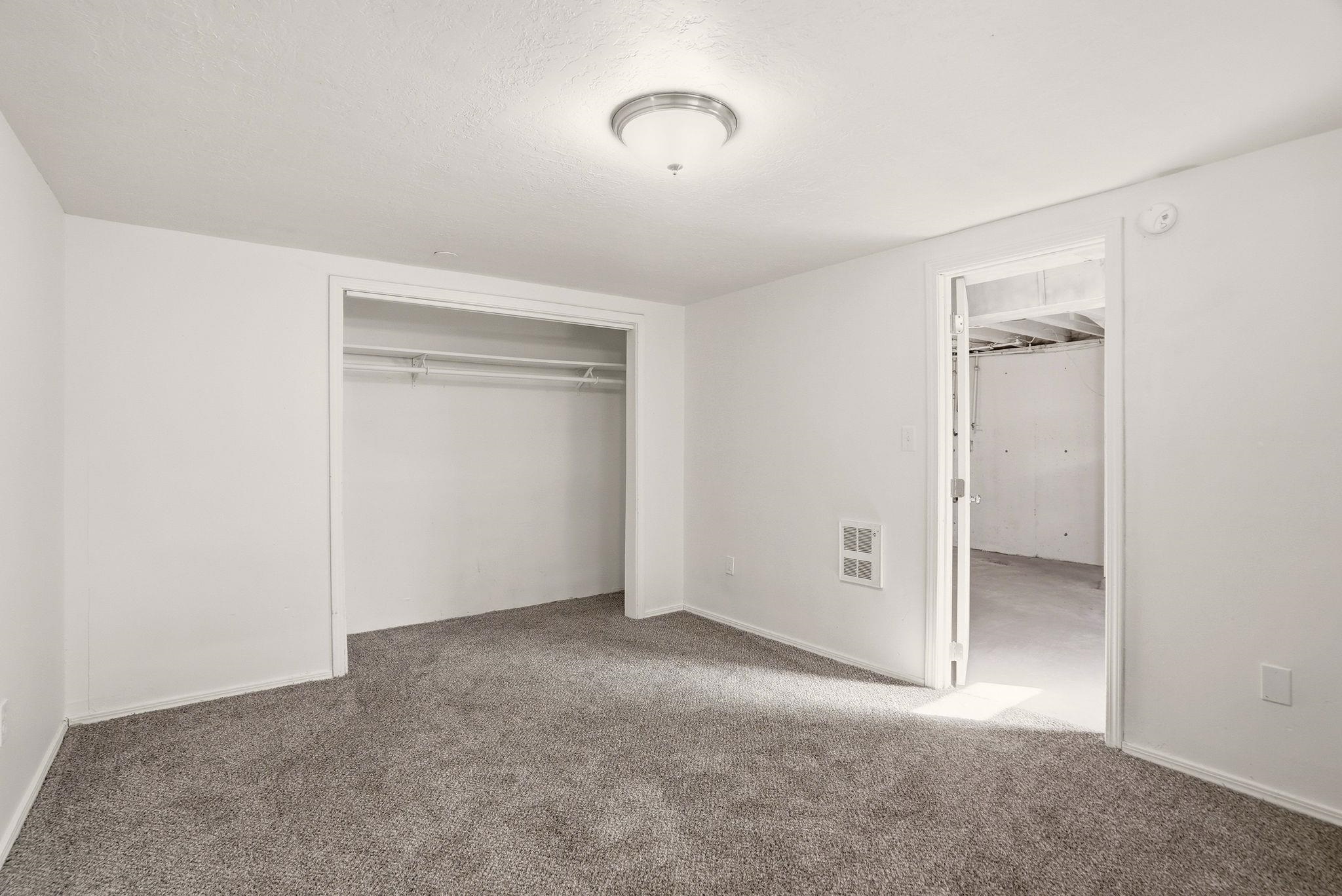 822 E GARLAND Ave - Photo 17
