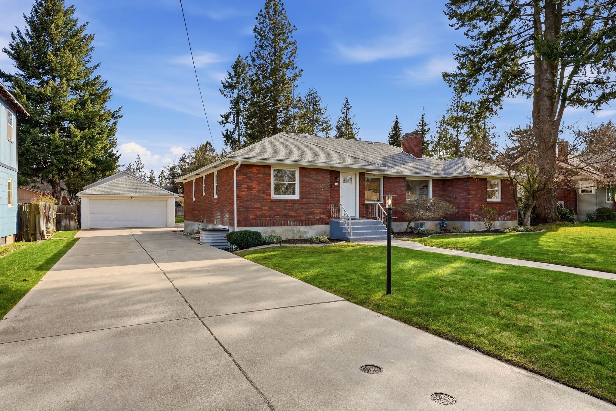 39 W 33rd Ave - Photo 1