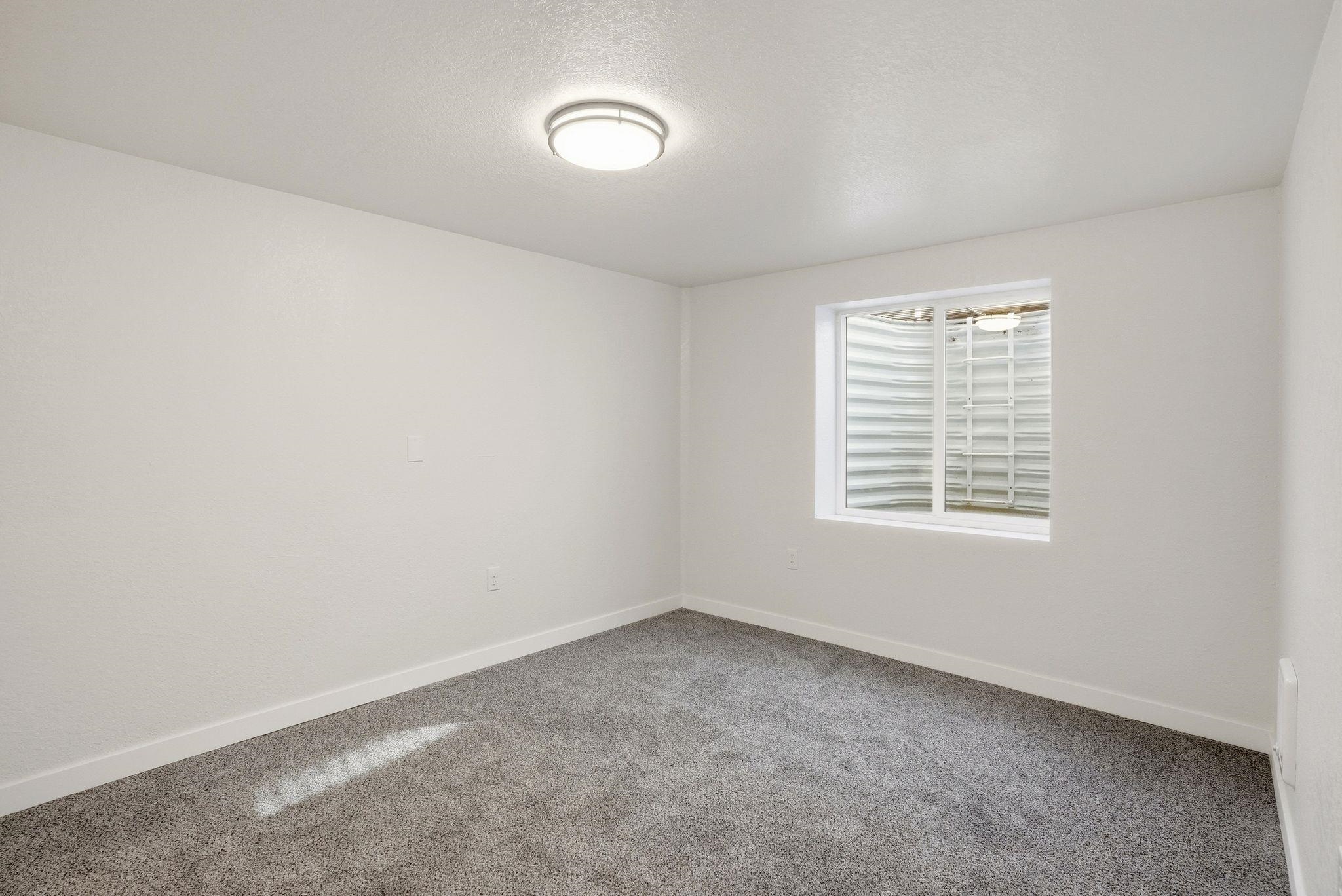 39 W 33rd Ave - Photo 25